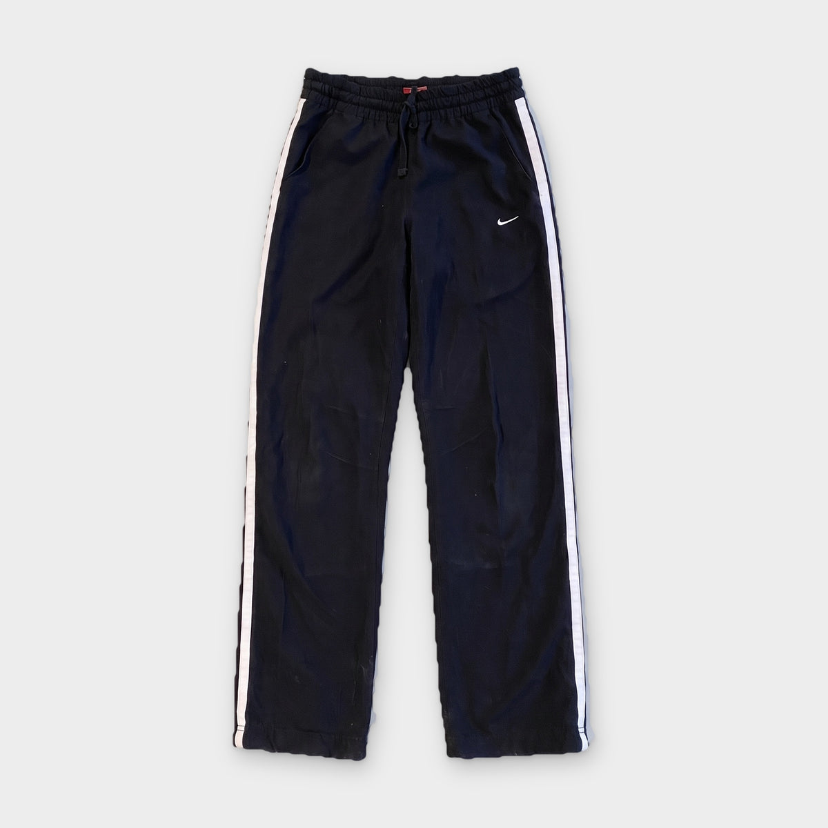 KI-Cover: Vintage Nike Trackpants (XS), aus unseren Fotos geglättet (KI-Ansicht nach unseren Fotos)