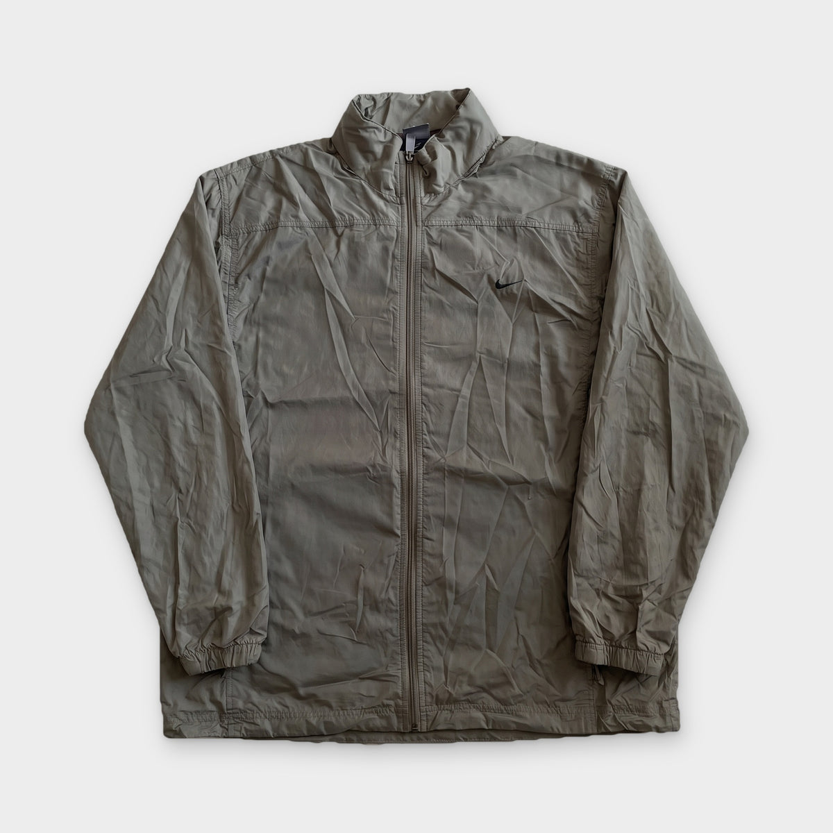 KI-Cover: Vintage Nike Trackjacket (L), aus unseren Fotos geglättet (KI-Ansicht nach unseren Fotos)