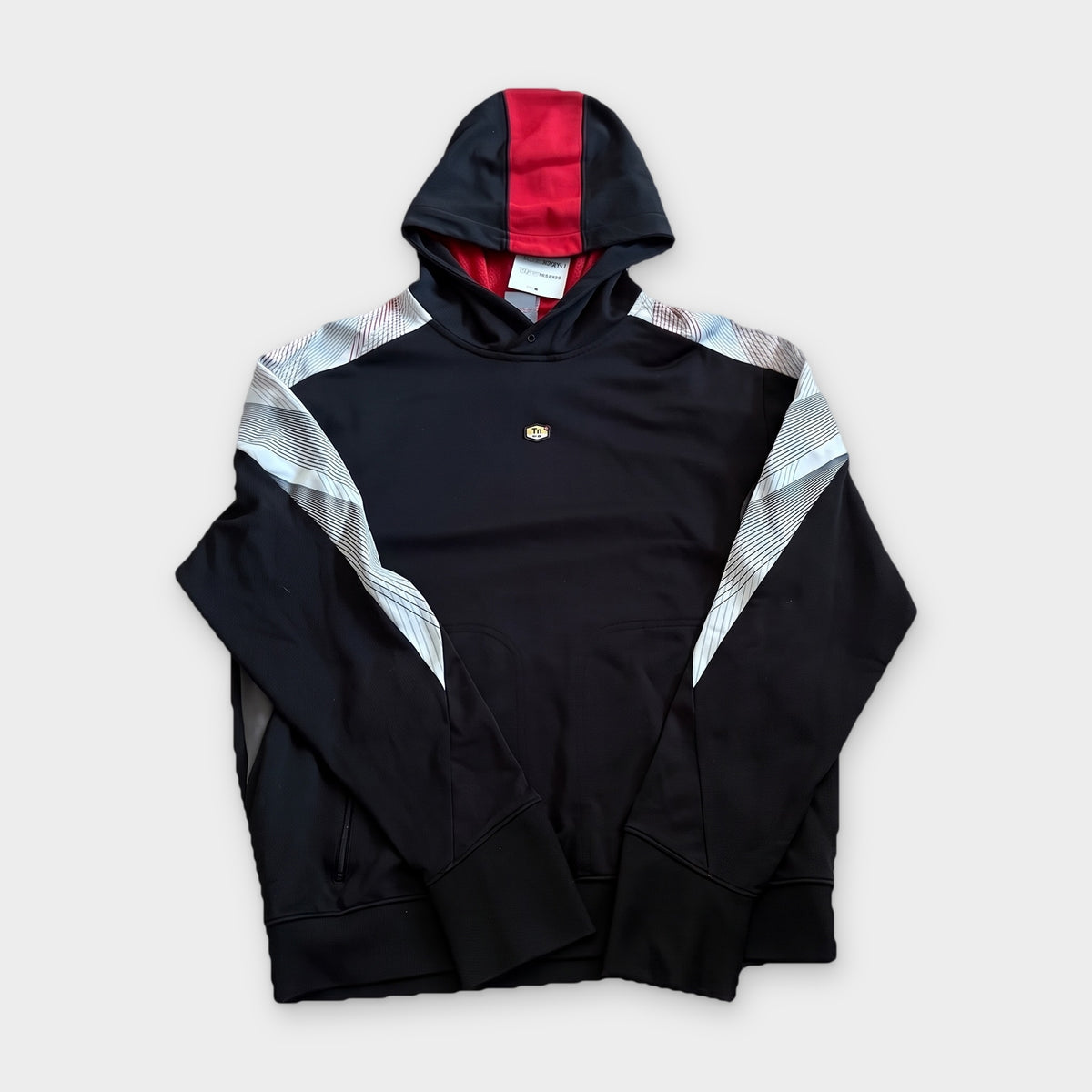 KI-Cover: Vintage Nike TN Pullover (M), aus unseren Fotos geglättet (KI-Ansicht nach unseren Fotos)