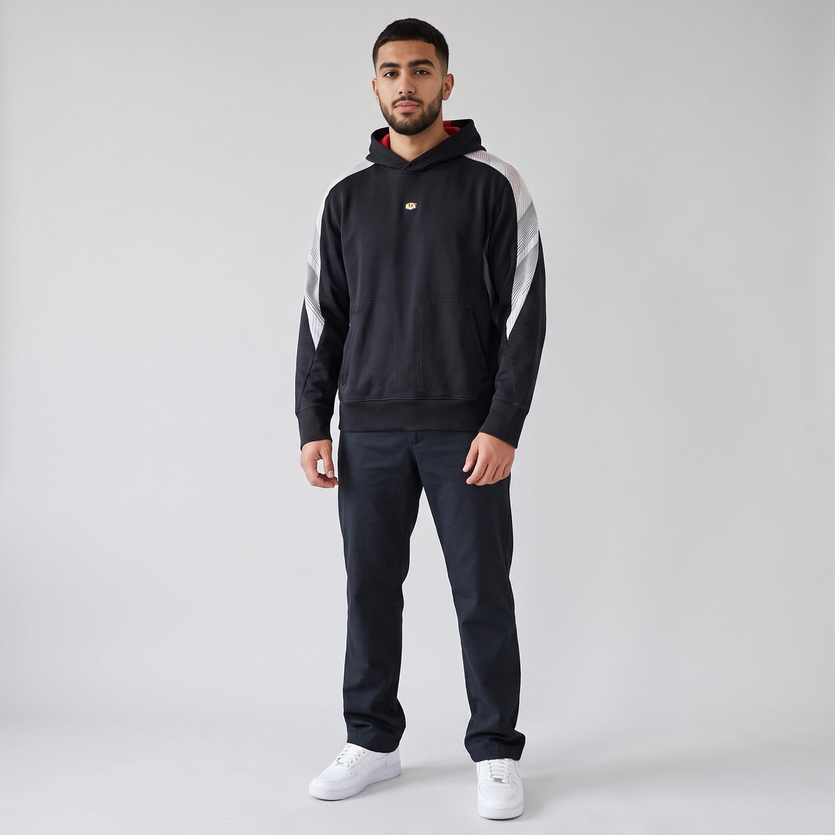 KI-Ansicht: Vintage Nike TN Pullover (M) getragen (KI-Visualisierung nach unseren Fotos)