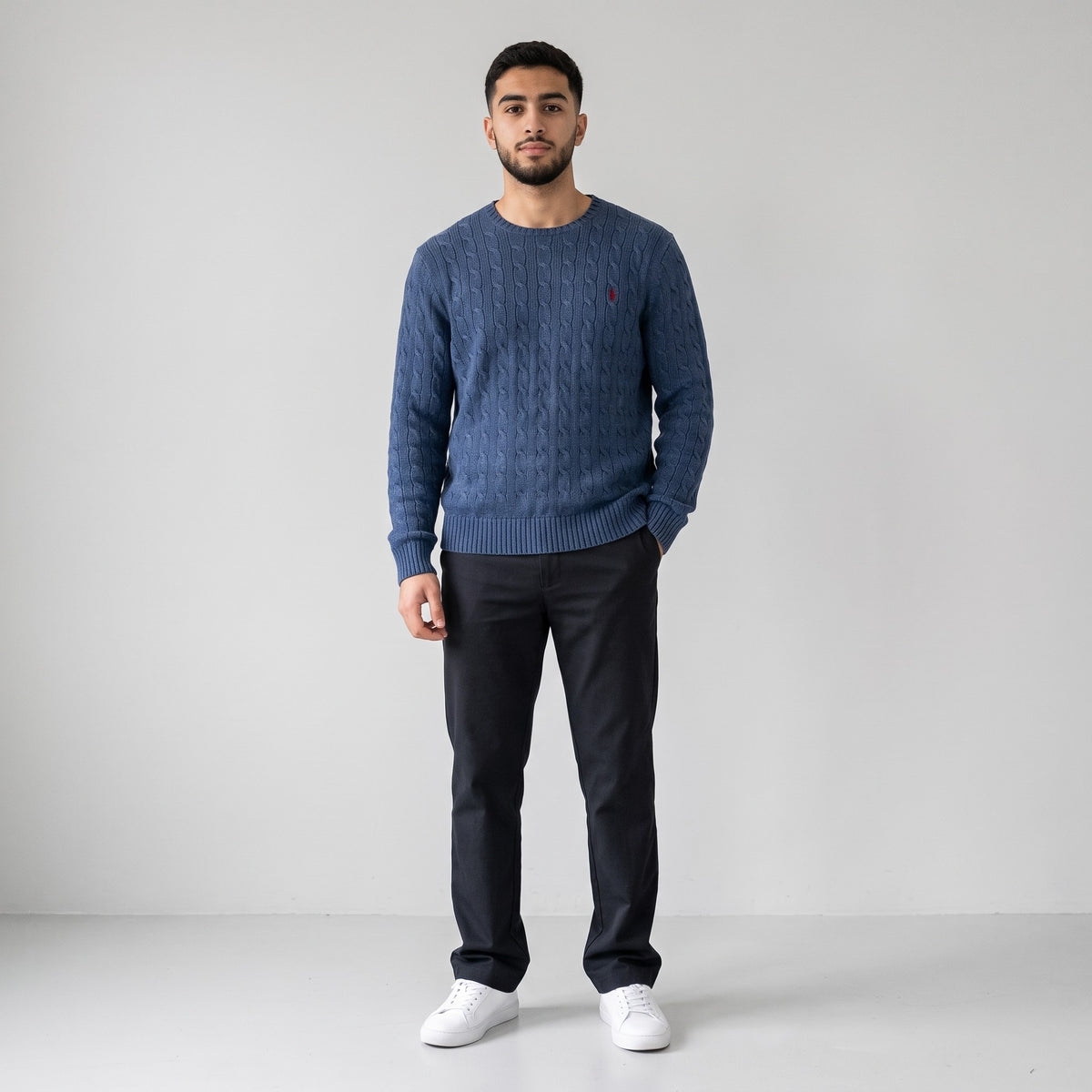 KI-Ansicht: Vintage Ralph Lauren Sweater (XL) getragen (KI-Visualisierung nach unseren Fotos)