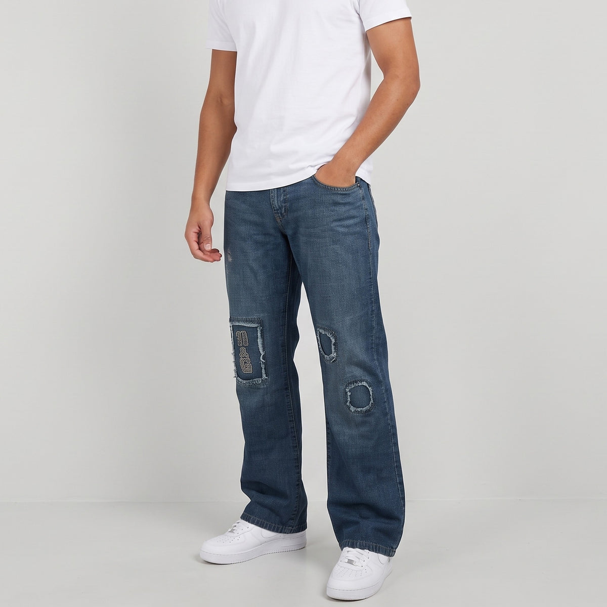 KI-Ansicht: Vintage D&G Jeans (M) getragen (KI-Visualisierung nach unseren Fotos)