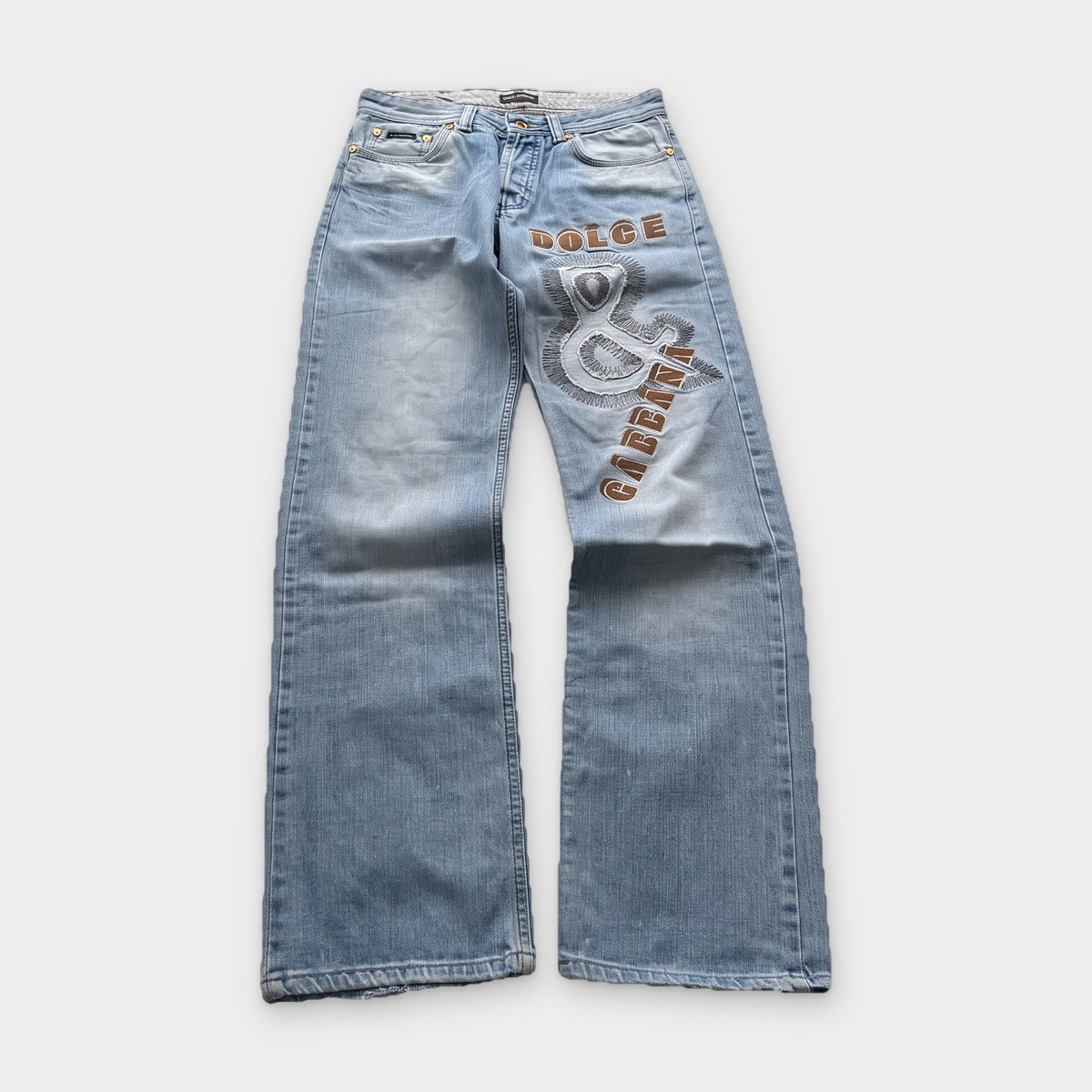 KI-Cover: Vintage D&G Jeans (M), aus unseren Fotos geglättet (KI-Ansicht nach unseren Fotos)
