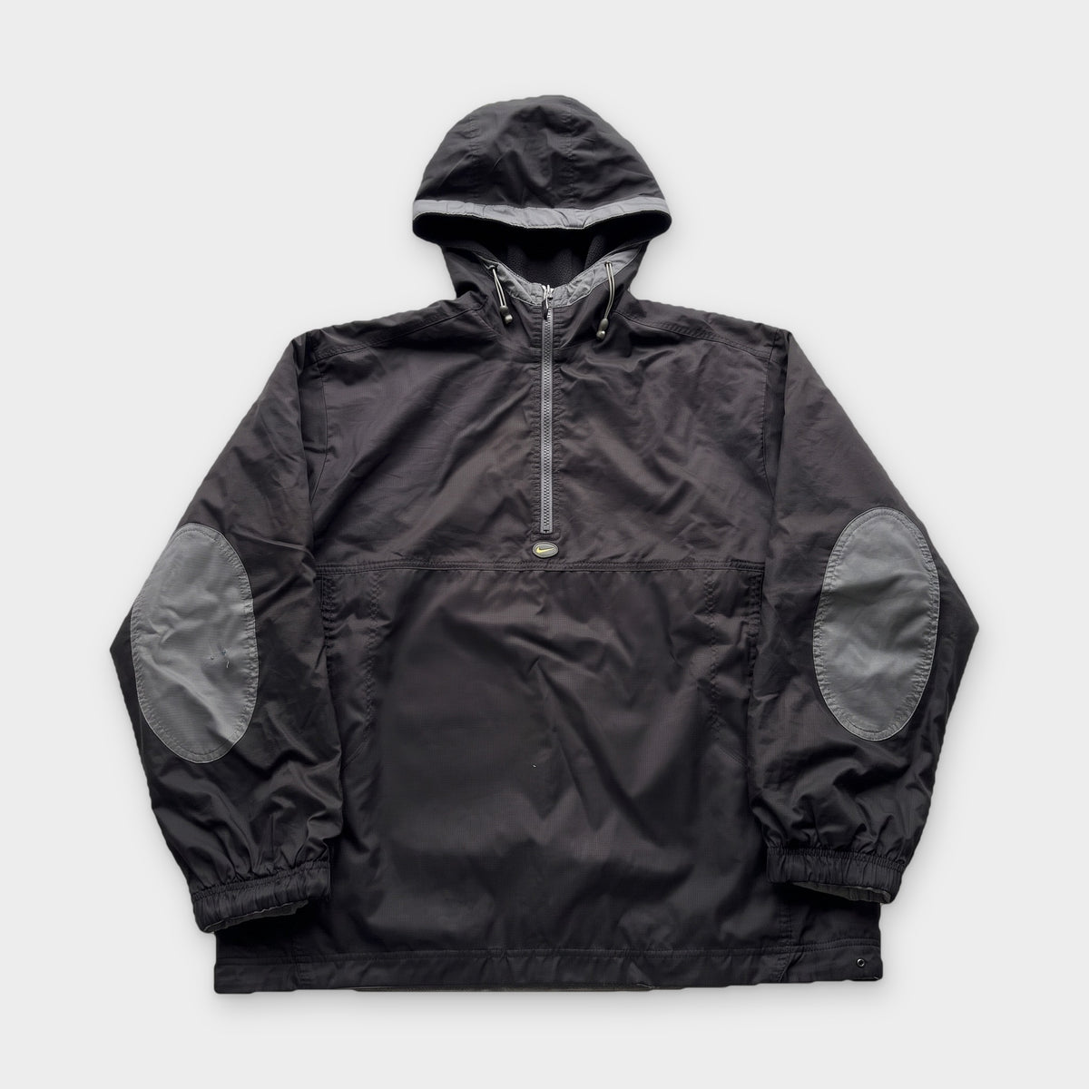 KI-Cover: Vintage Nike Winterjacke (L), aus unseren Fotos geglättet (KI-Ansicht nach unseren Fotos)