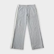 KI-Cover: Vintage Nike Trackpants (M), aus unseren Fotos geglättet (KI-Ansicht nach unseren Fotos)