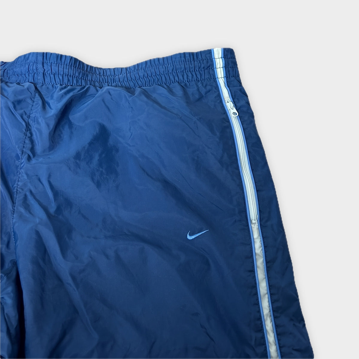 KI-Detail: Vintage Nike Trackpants (M), KI-Ansicht nach unseren Fotos