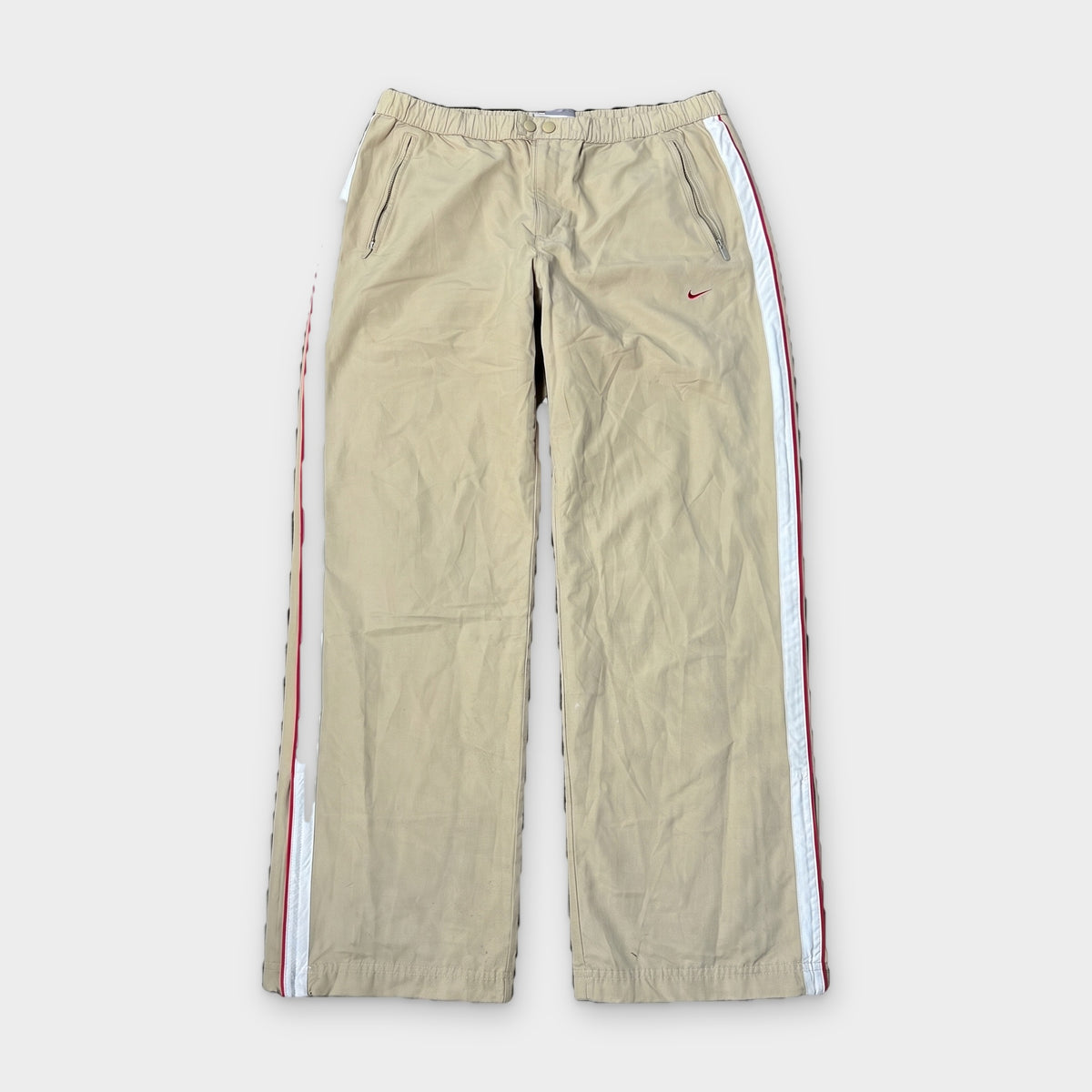 KI-Cover: Vintage Nike Trackpants (M), aus unseren Fotos geglättet (KI-Ansicht nach unseren Fotos)
