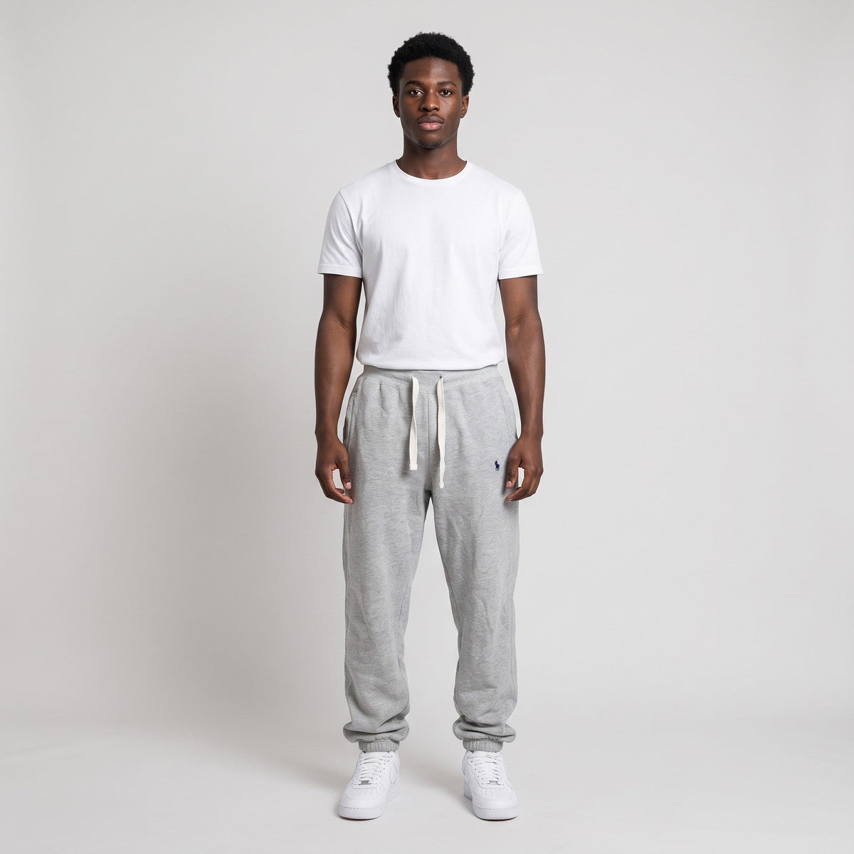 KI-Ansicht: Vintage Polo Ralph Lauren Trackpants (XS) getragen (KI-Visualisierung, Zustand siehe echte Fotos)