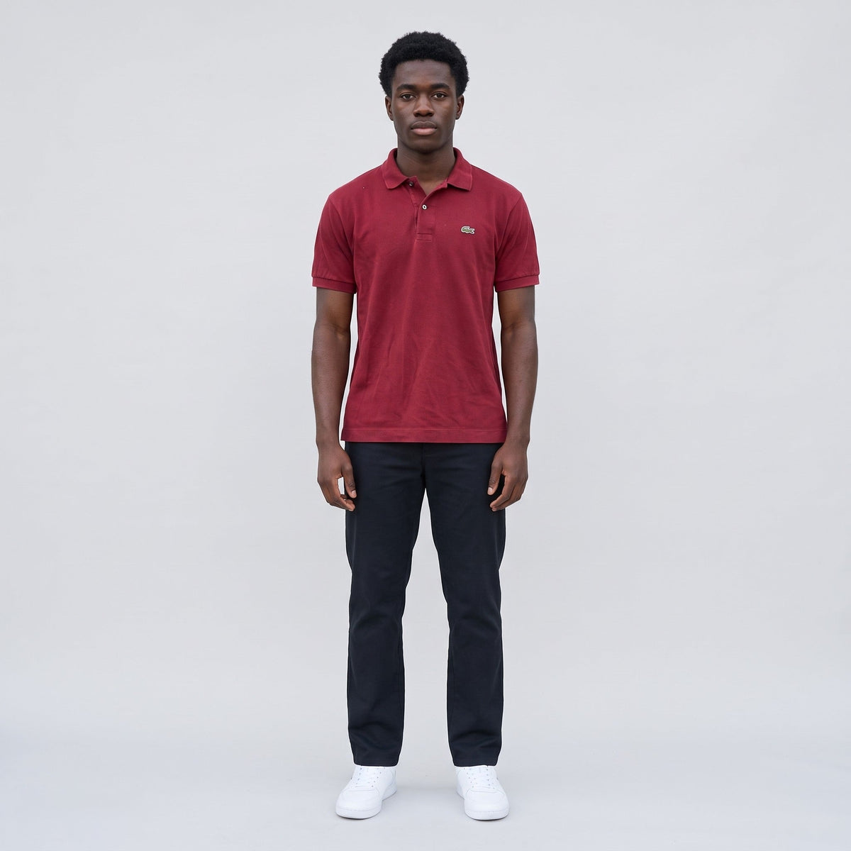 KI-Ansicht: Vintage Lacoste Poloshirt (M) getragen (KI-Visualisierung, Zustand siehe echte Fotos)