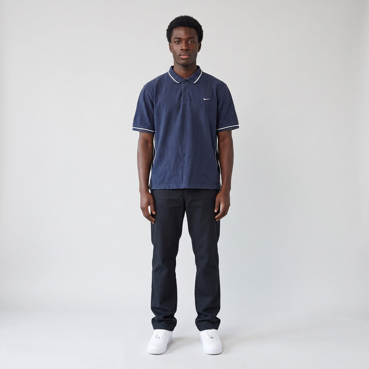 KI-Ansicht: Vintage Nike Poloshirt (XL) getragen (KI-Visualisierung, Zustand siehe echte Fotos)