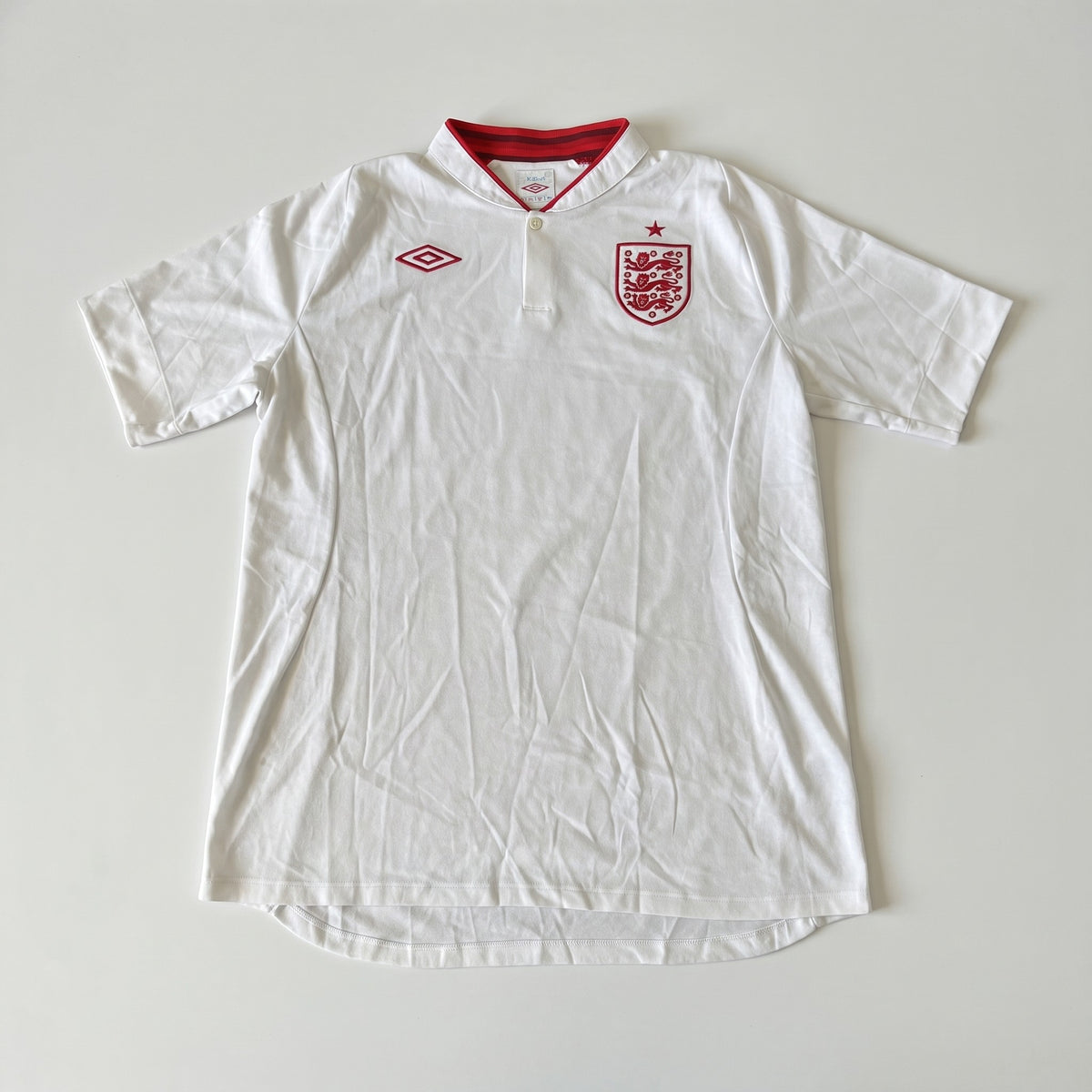 KI-Cover: Vintage Umbro Trikot (L), aus unseren Fotos geglättet (Zustand siehe echte Fotos)