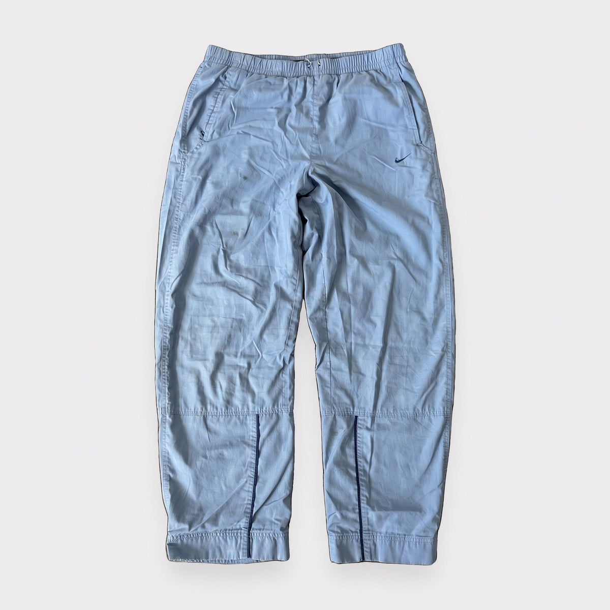 KI-Cover: Vintage Nike Trackpants (S), aus unseren Fotos geglättet (Zustand siehe echte Fotos)