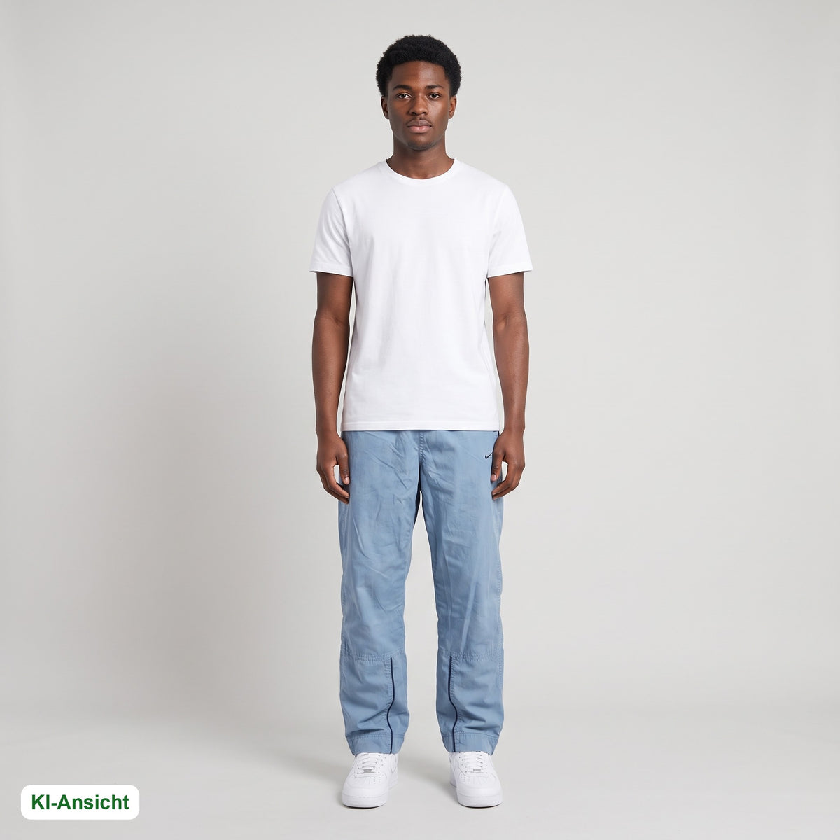 KI-Ansicht: Vintage Nike Trackpants (S) getragen (KI-Visualisierung, Zustand siehe echte Fotos)