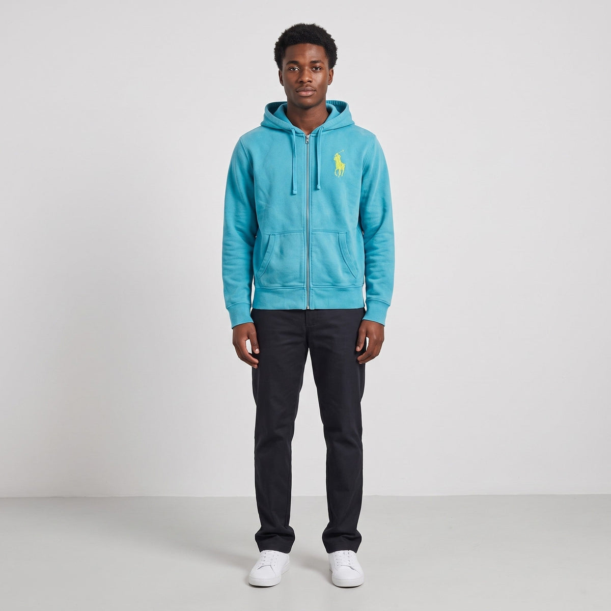 KI-Ansicht: Vintage Polo Ralph Lauren Hoodie (M) getragen (KI-Visualisierung, Zustand siehe echte Fotos)