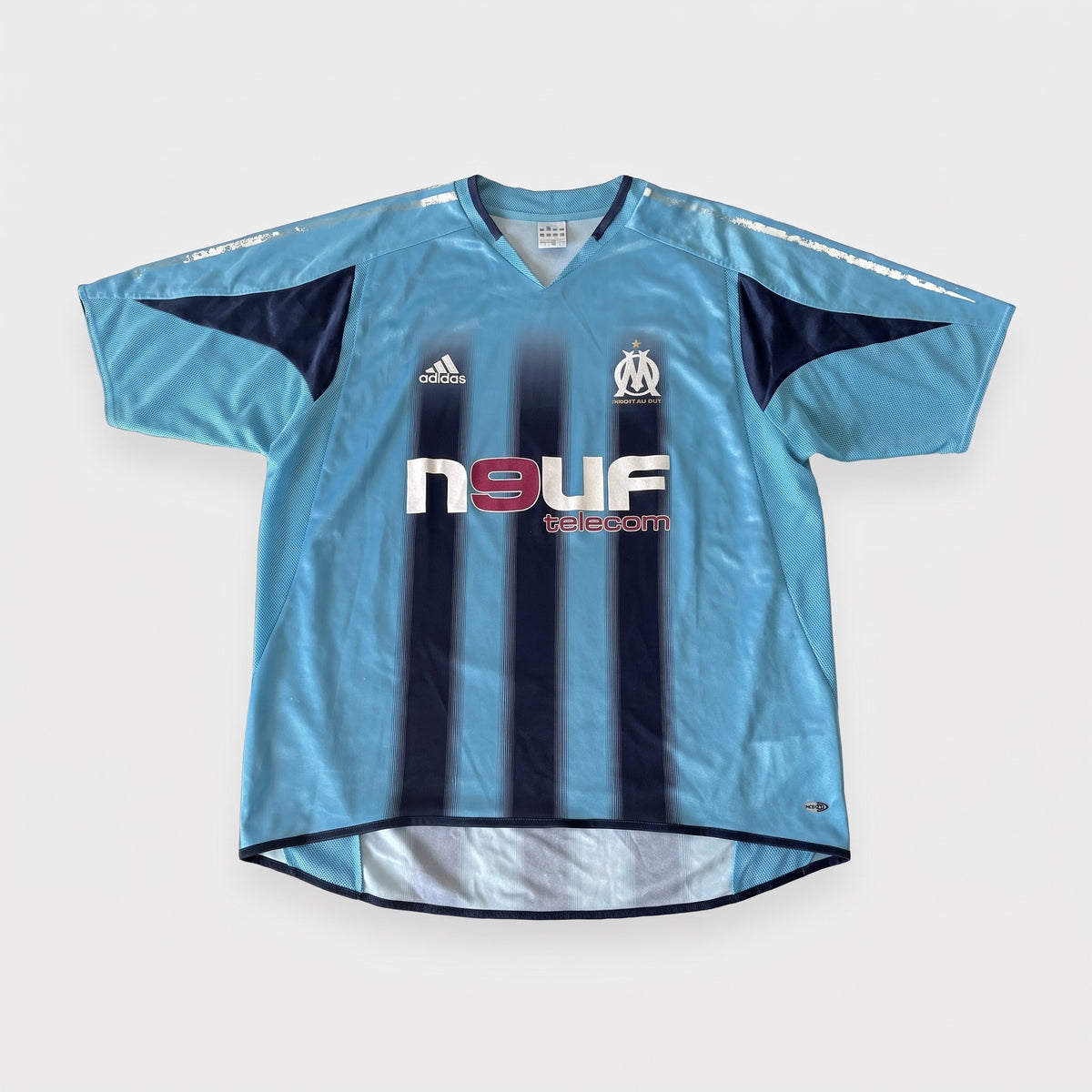 KI-Cover: Vintage Adidas Trikot (XL), aus unseren Fotos geglättet (Zustand siehe echte Fotos)