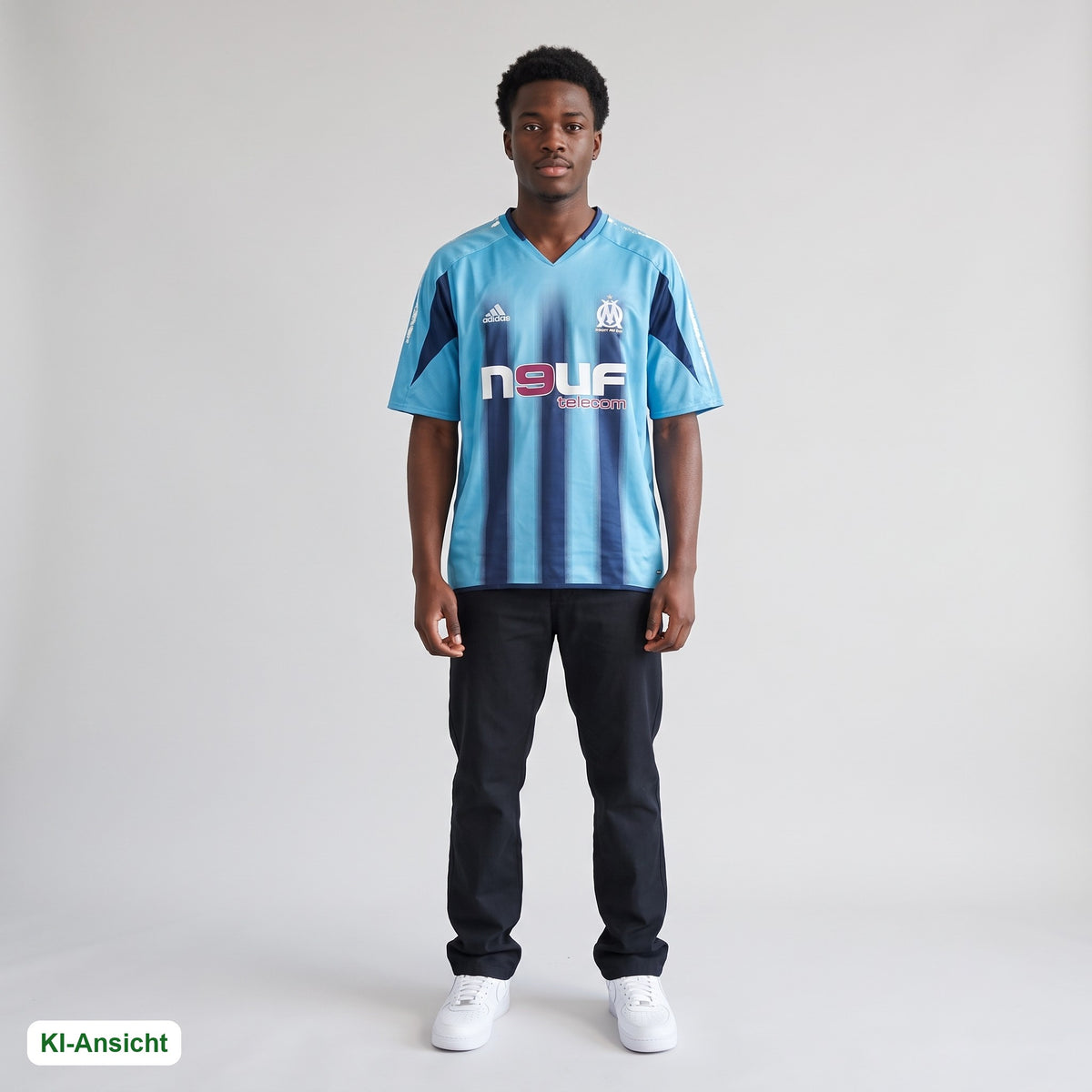 KI-Ansicht: Vintage Adidas Trikot (XL) getragen (KI-Visualisierung, Zustand siehe echte Fotos)