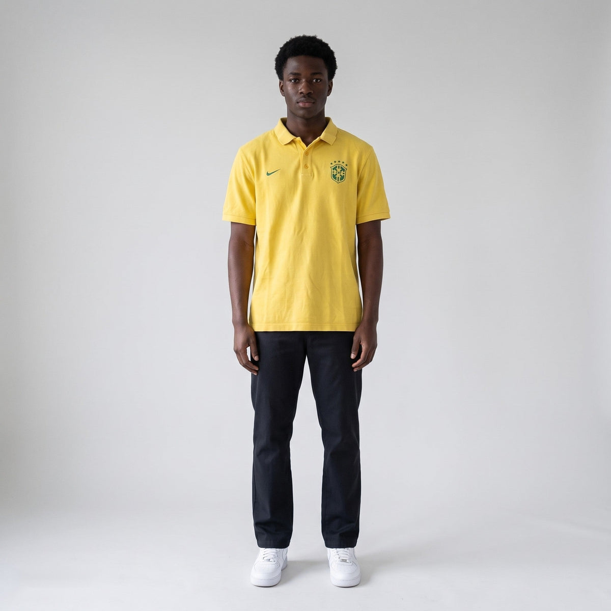 KI-Ansicht: Vintage Nike Poloshirt (L) getragen (KI-Visualisierung, Zustand siehe echte Fotos)