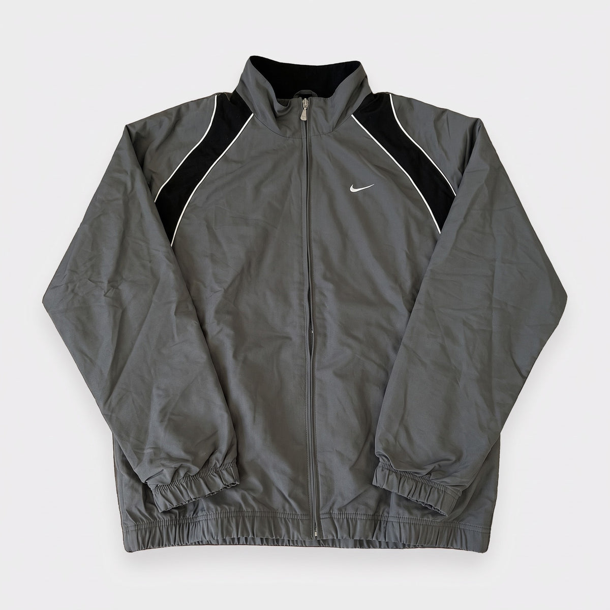 KI-Cover: Vintage Nike Trackjacket (L), aus unseren Fotos geglättet (Zustand siehe echte Fotos)