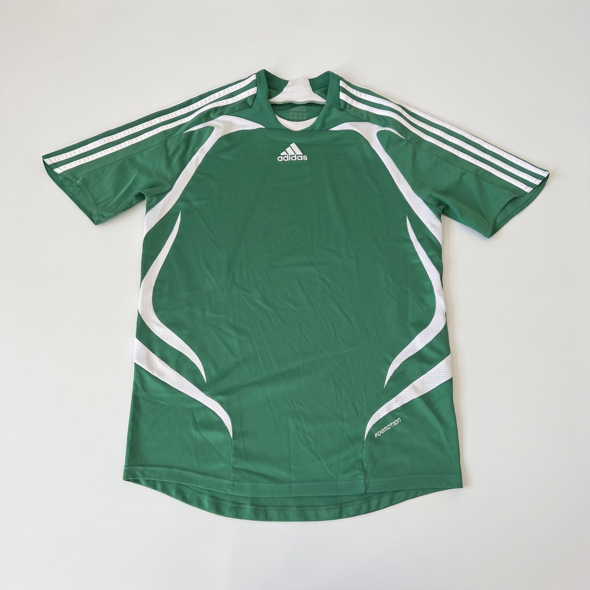 KI-Cover: Vintage Adidas Trikot (M), aus unseren Fotos geglättet (Zustand siehe echte Fotos)