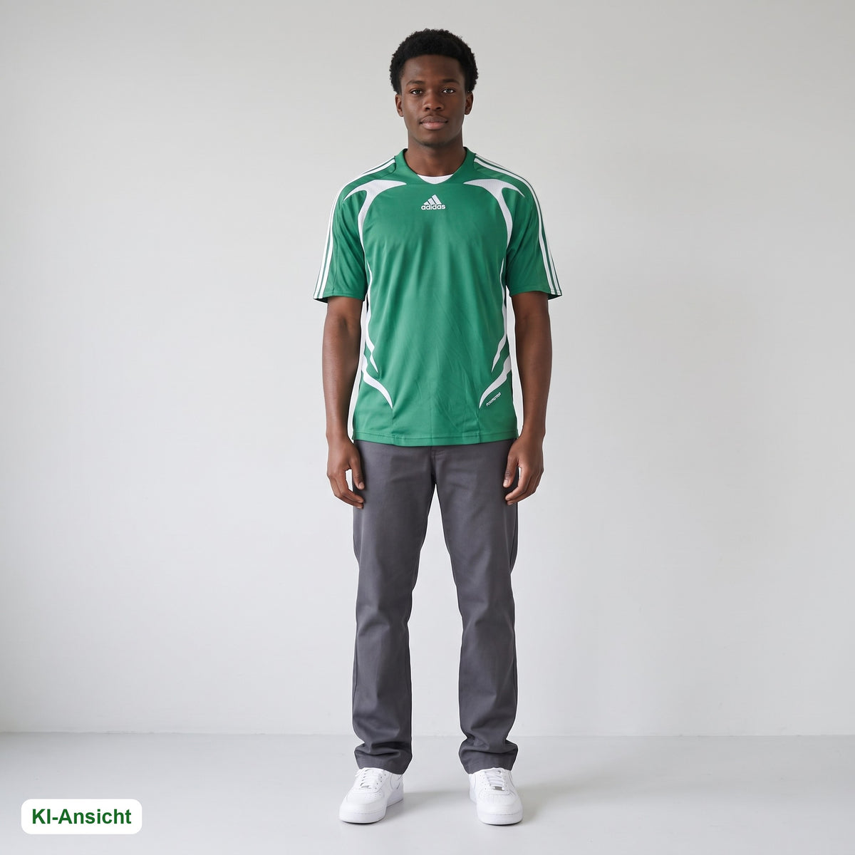KI-Ansicht: Vintage Adidas Trikot (M) getragen (KI-Visualisierung, Zustand siehe echte Fotos)