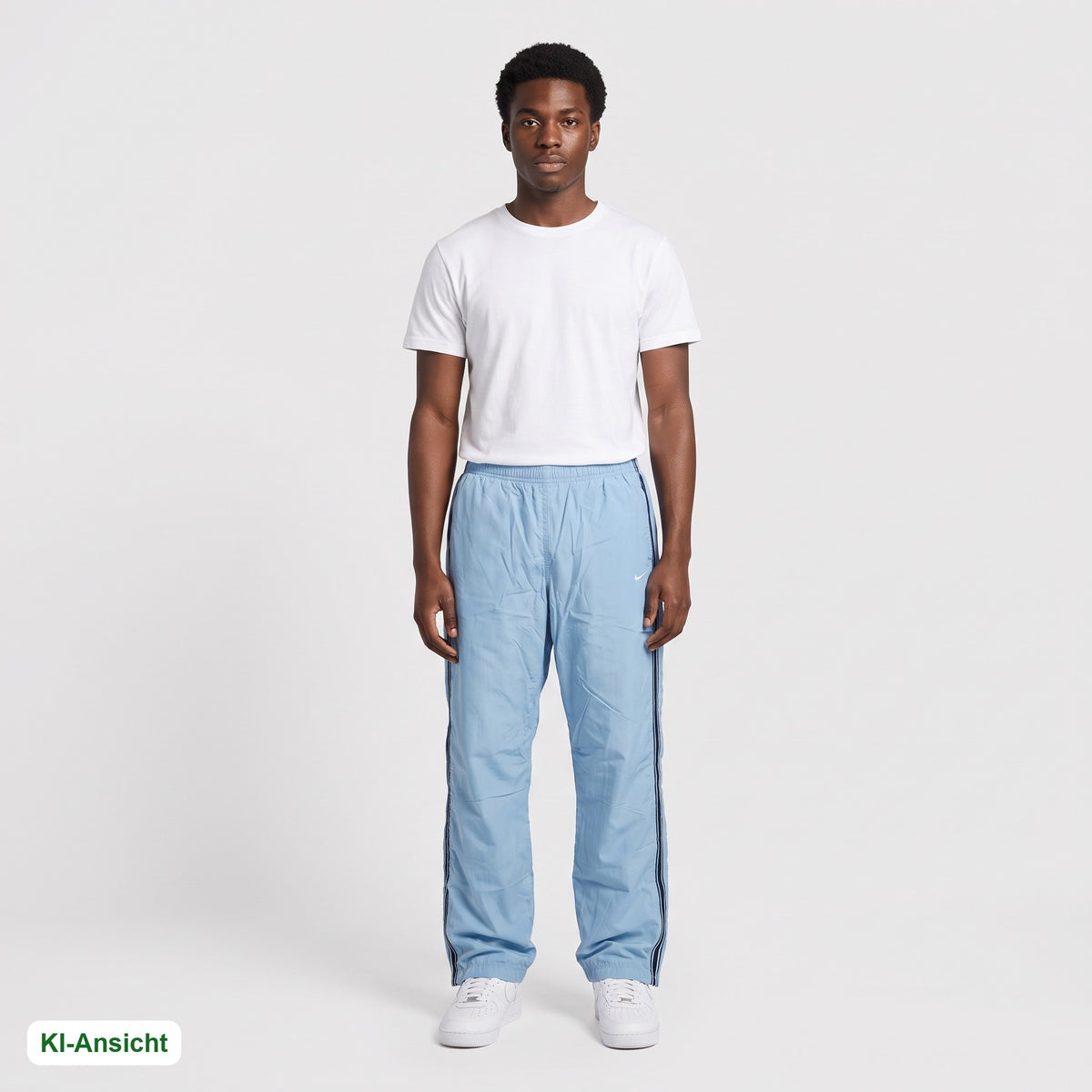 KI-Ansicht: Vintage Nike Trackpants (S) getragen (KI-Visualisierung, Zustand siehe echte Fotos)