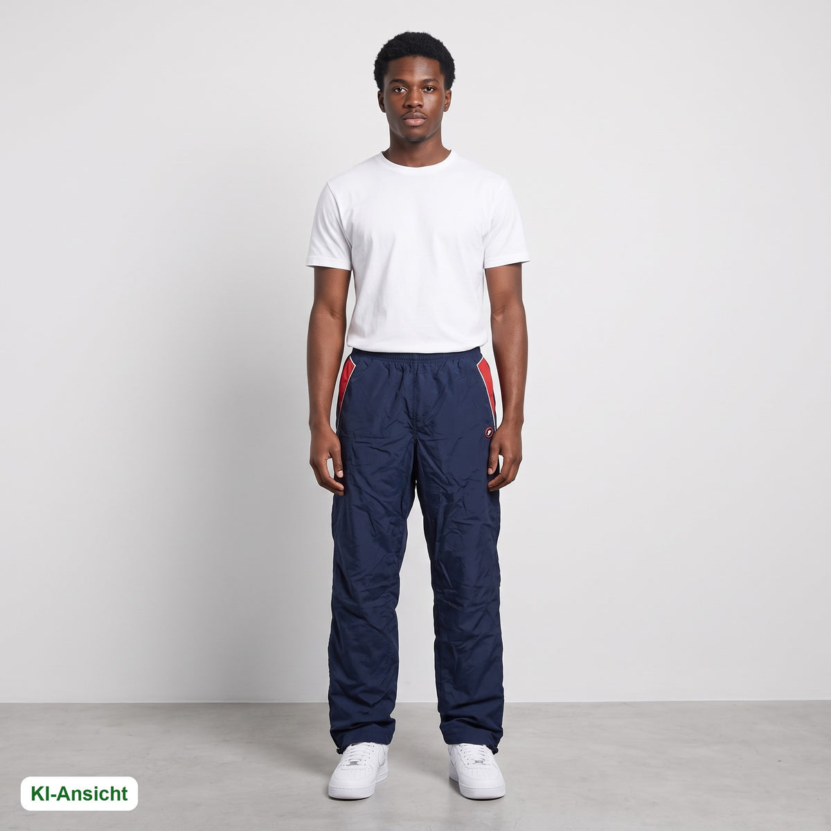 KI-Ansicht: Vintage Nike Trackpants (XL) getragen (KI-Visualisierung, Zustand siehe echte Fotos)