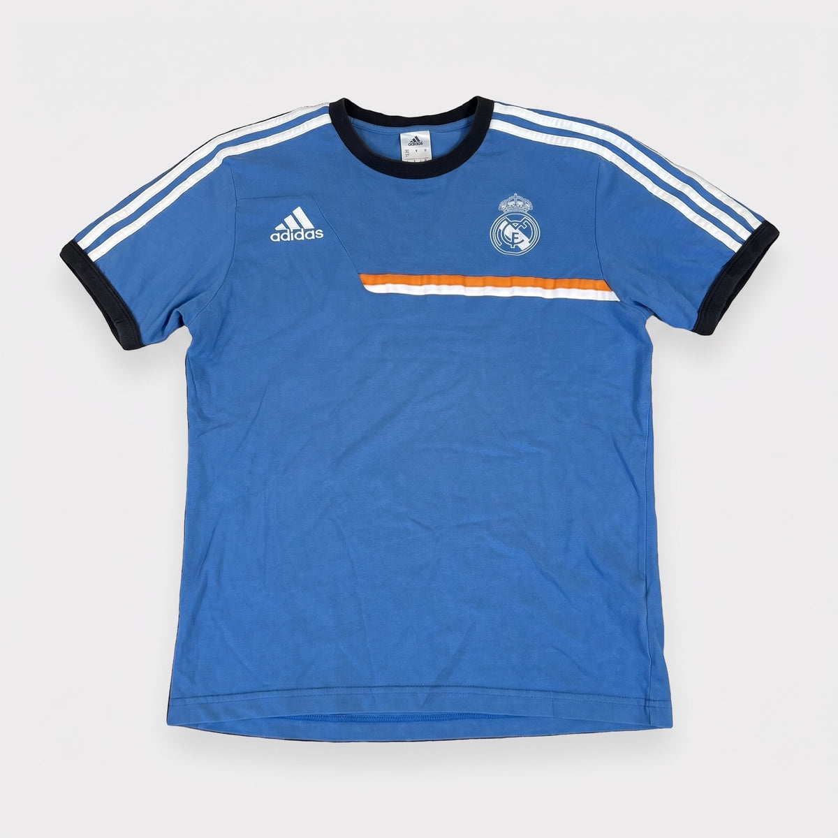 KI-Cover: Vintage Adidas T-Shirt (S), aus unseren Fotos geglättet (Zustand siehe echte Fotos)