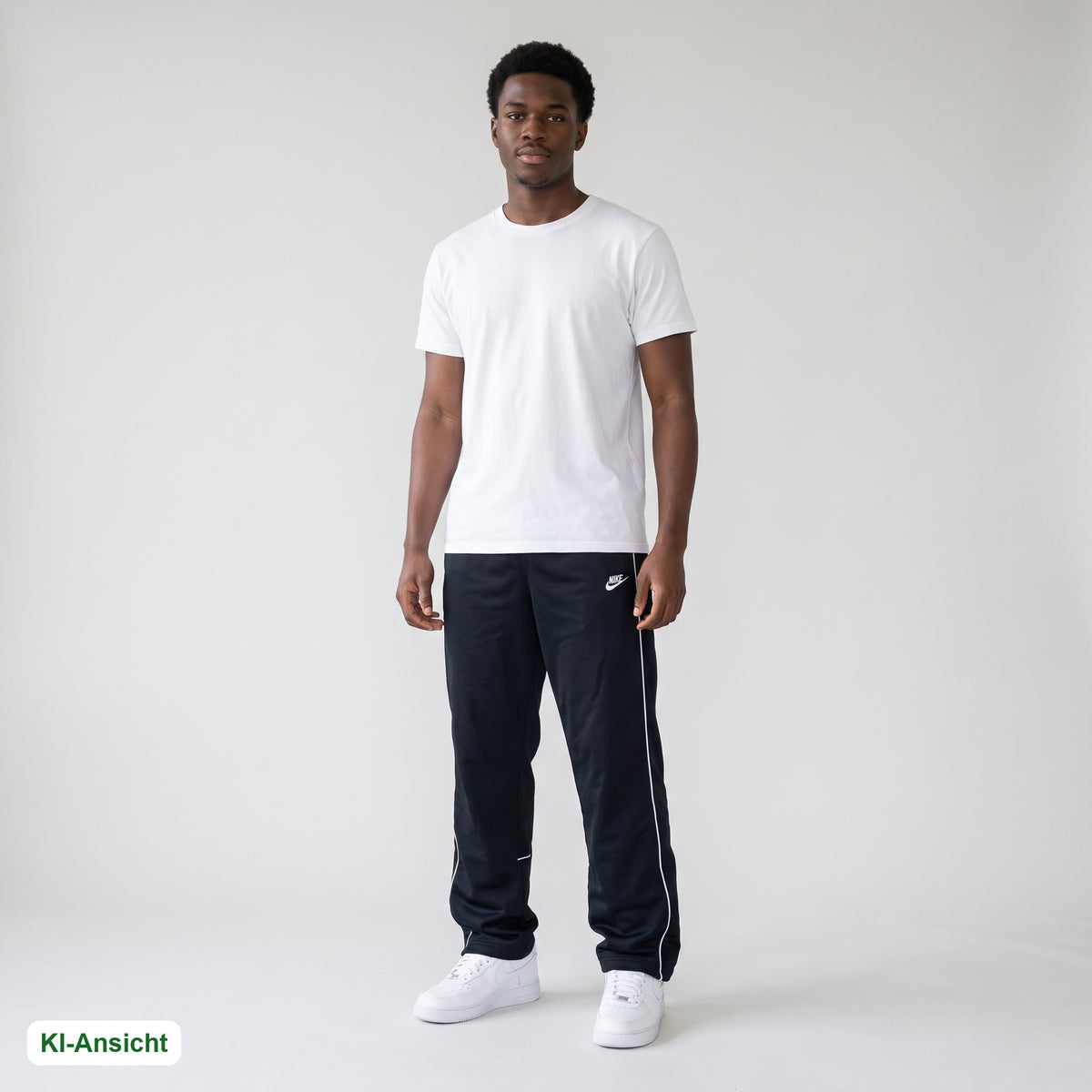 KI-Ansicht: Vintage Nike Trackpants (XL) getragen (KI-Visualisierung, Zustand siehe echte Fotos)