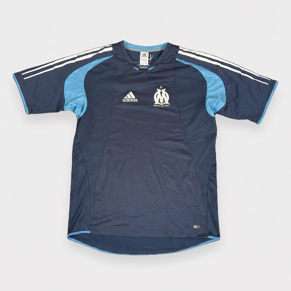KI-Cover: Vintage Adidas Trikot (L), aus unseren Fotos geglättet (Zustand siehe echte Fotos)
