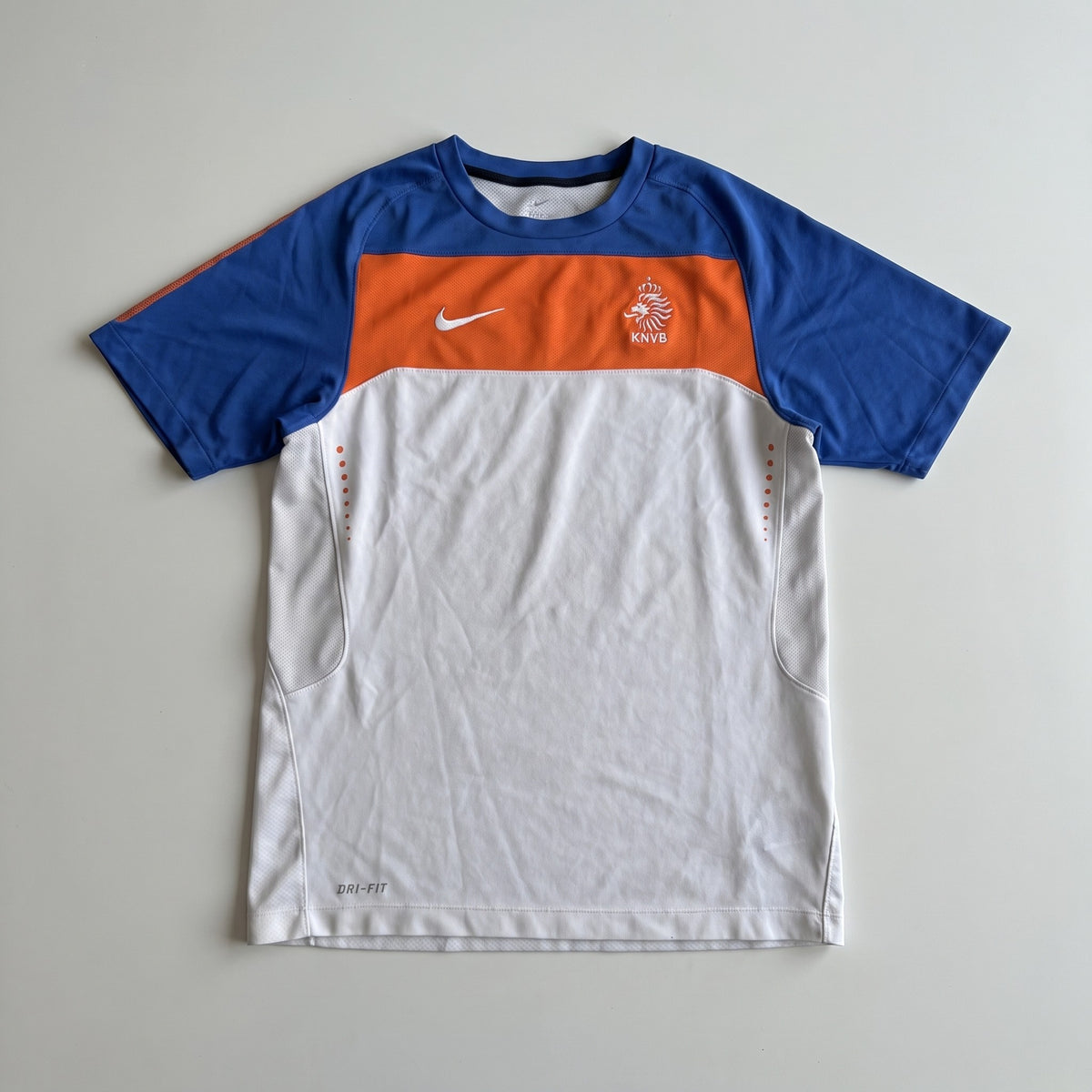 KI-Cover: Vintage Nike Trikot (S), aus unseren Fotos geglättet (Zustand siehe echte Fotos)