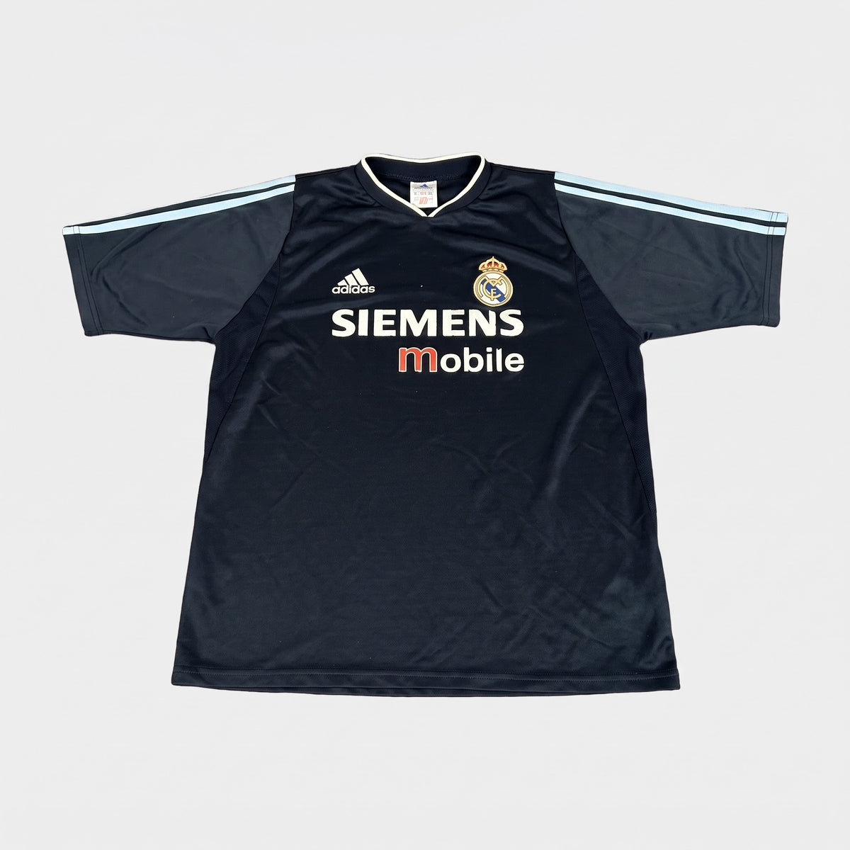 KI-Cover: Vintage Adidas Trikot (M), aus unseren Fotos geglättet (Zustand siehe echte Fotos)