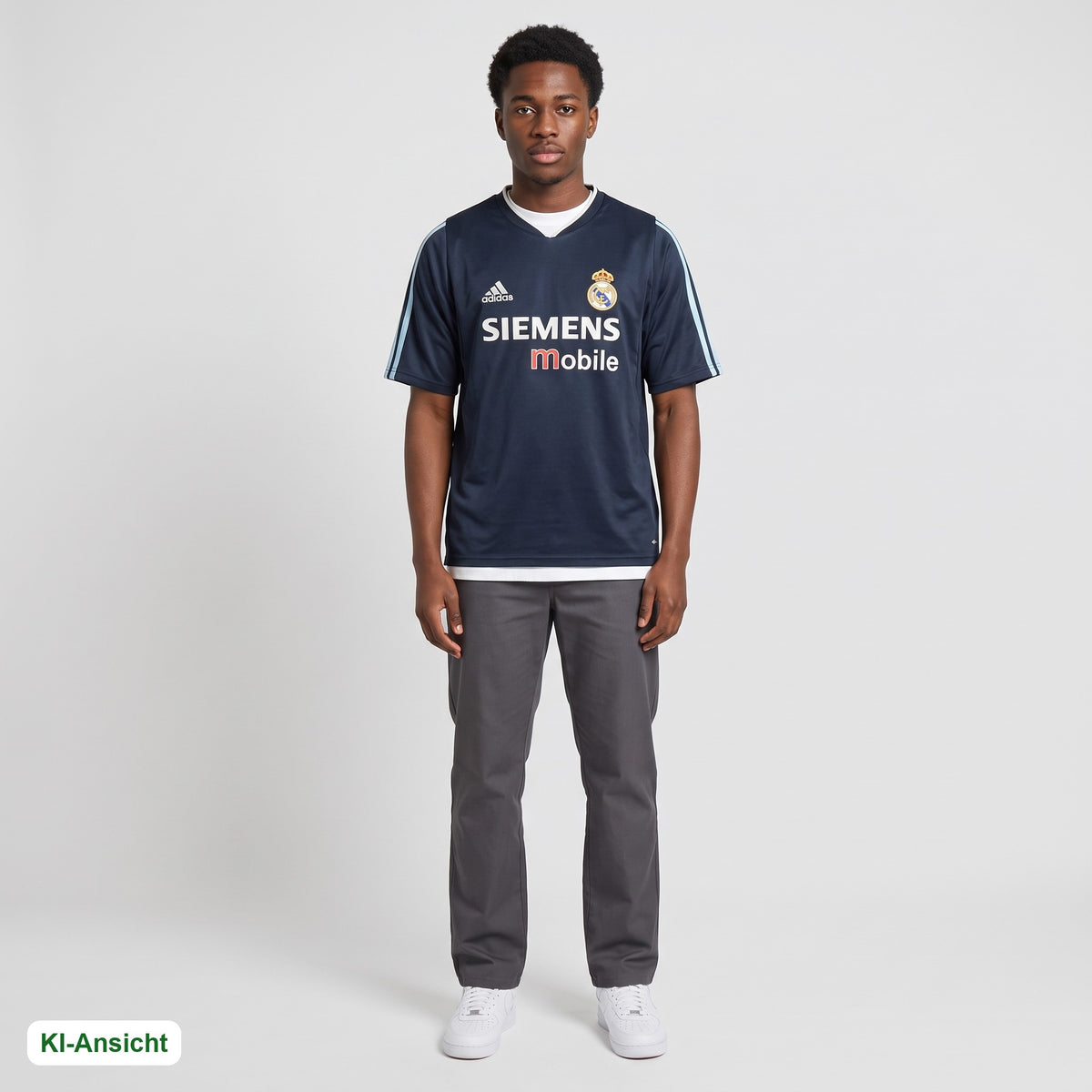 KI-Ansicht: Vintage Adidas Trikot (M) getragen (KI-Visualisierung, Zustand siehe echte Fotos)