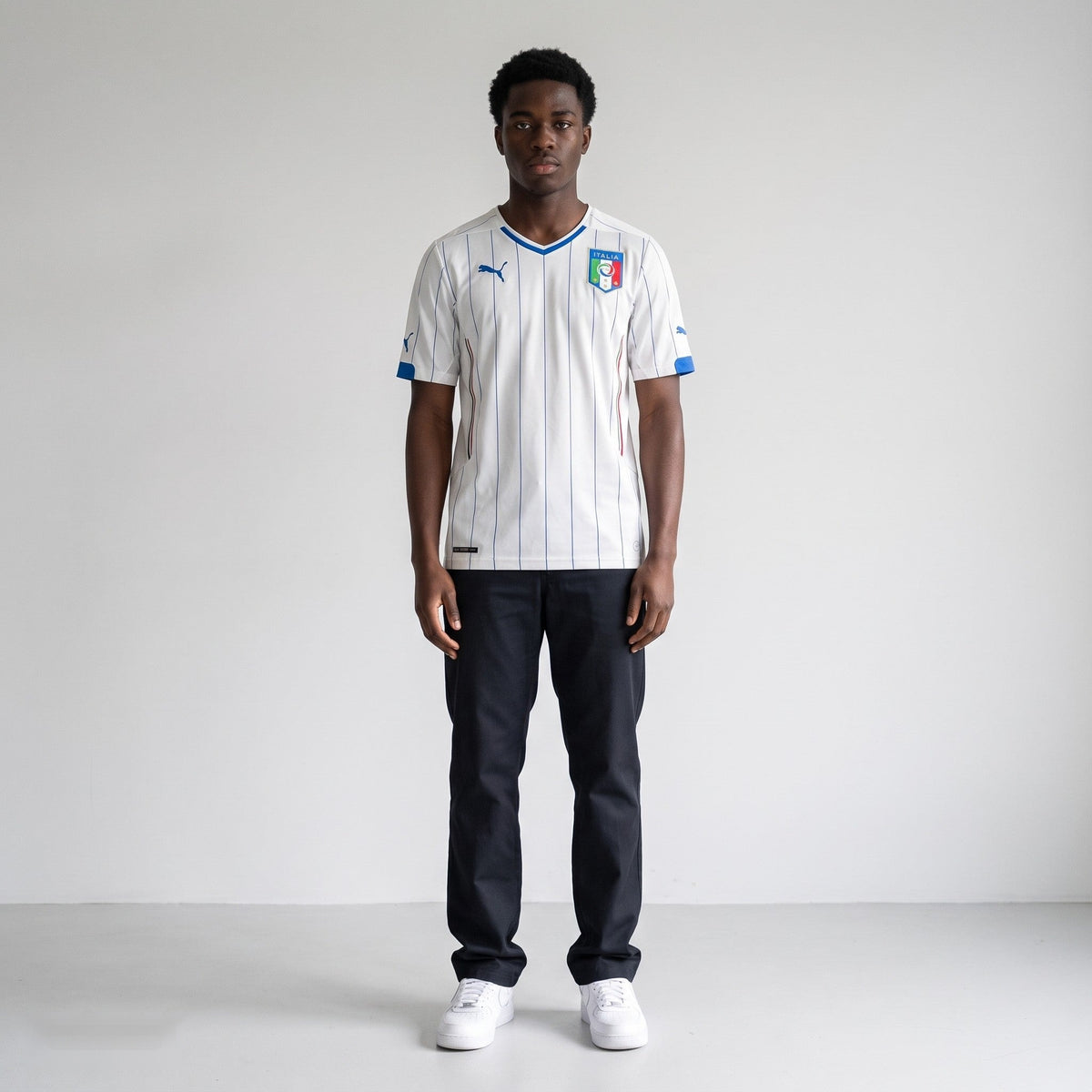 KI-Ansicht: Vintage Puma Trikot (M) getragen (KI-Visualisierung, Zustand siehe echte Fotos)