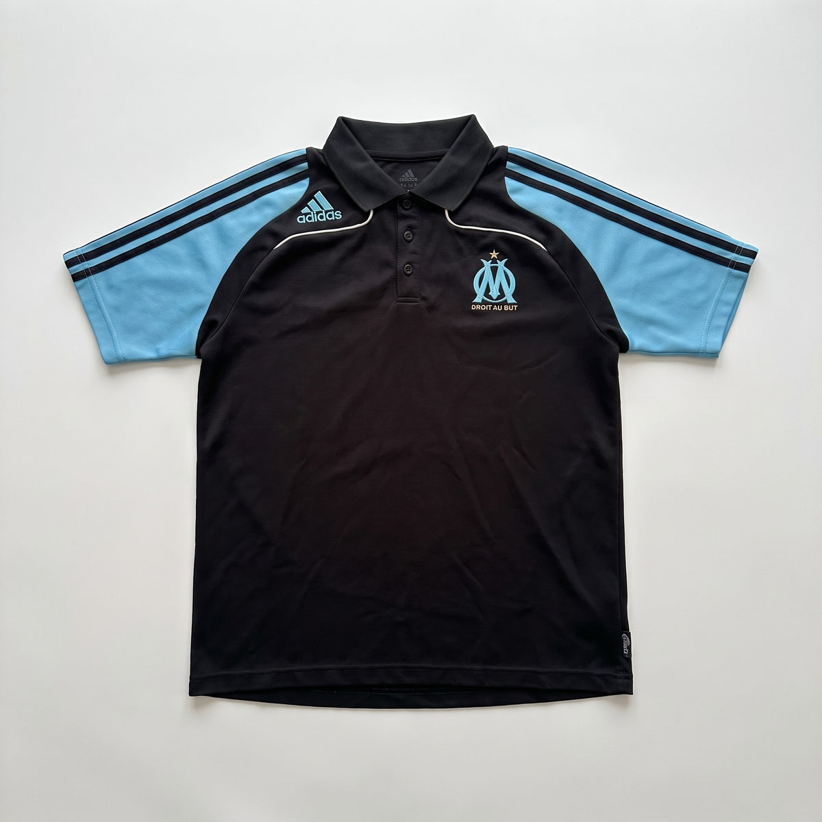 KI-Cover: Vintage Adidas Poloshirt (M), aus unseren Fotos geglättet (Zustand siehe echte Fotos)