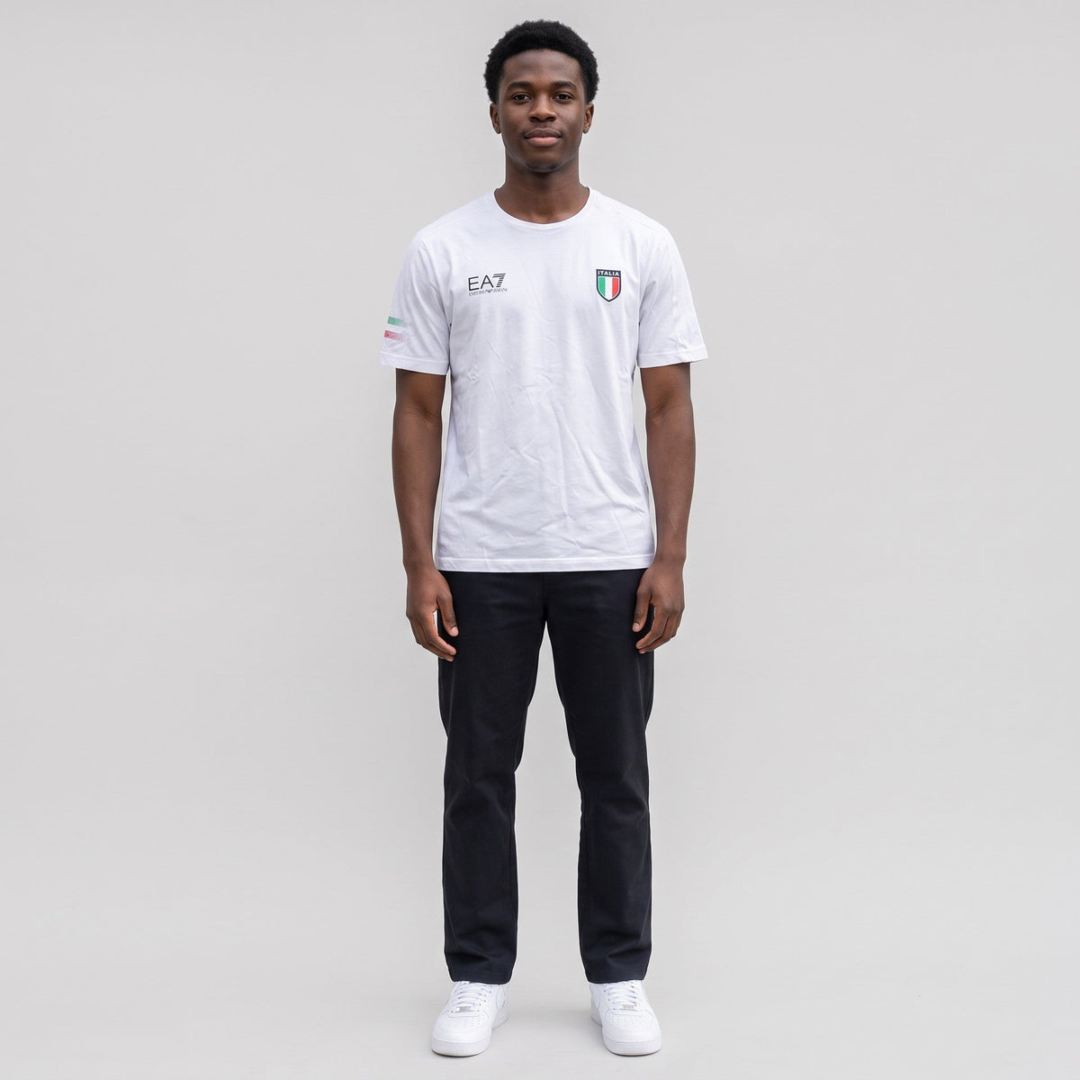 KI-Ansicht: Vintage Armani T-Shirt (L) getragen (KI-Visualisierung, Zustand siehe echte Fotos)