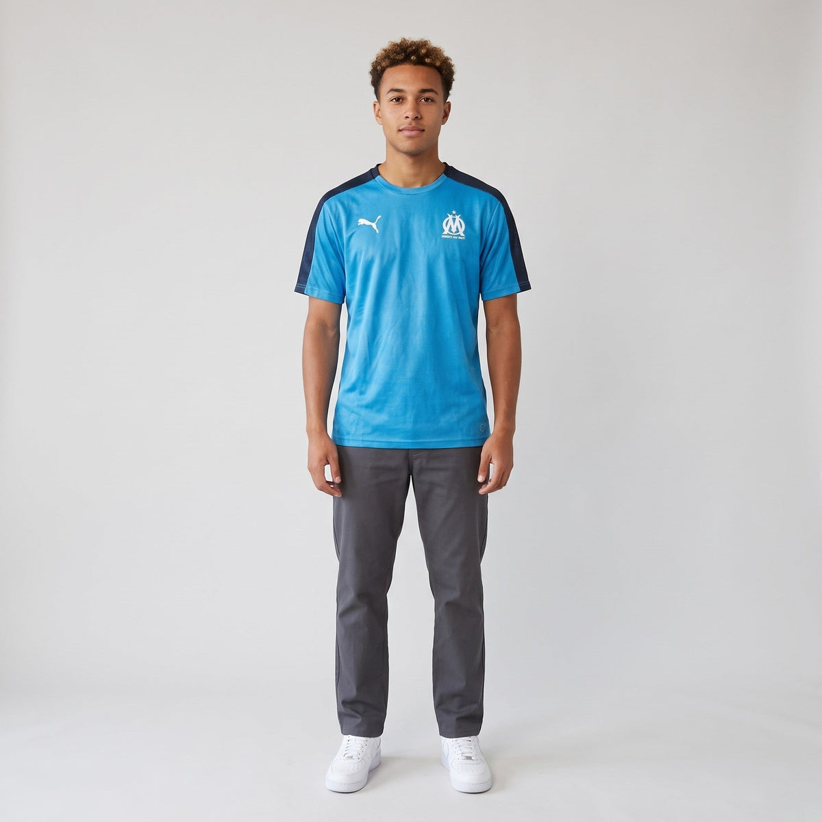 KI-Ansicht: Vintage Marseille Trikot (M) getragen (KI-Visualisierung, Zustand siehe echte Fotos)