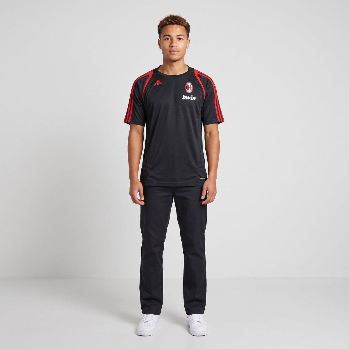 KI-Ansicht: Vintage AC Milan Trikot (M) getragen (KI-Visualisierung, Zustand siehe echte Fotos)