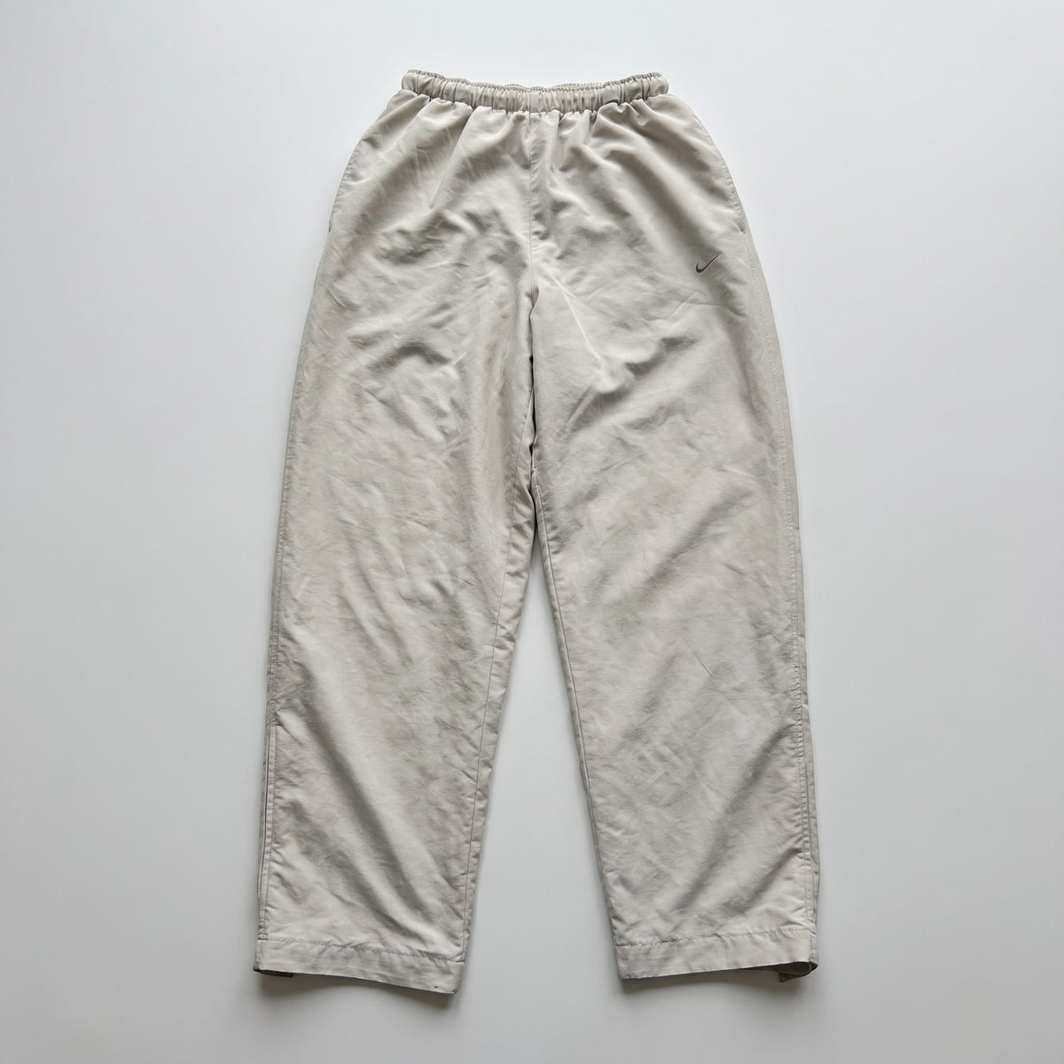KI-Cover: Vintage Nike Trackpants (M), aus unseren Fotos geglättet (Zustand siehe echte Fotos)