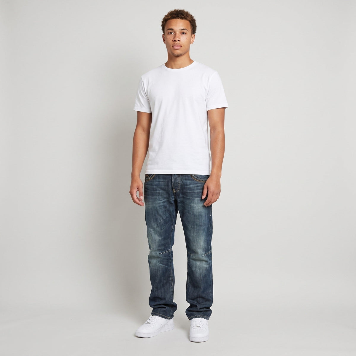 KI-Ansicht: Vintage G-Star Jeans (W28 L26) getragen (KI-Visualisierung, Zustand siehe echte Fotos)