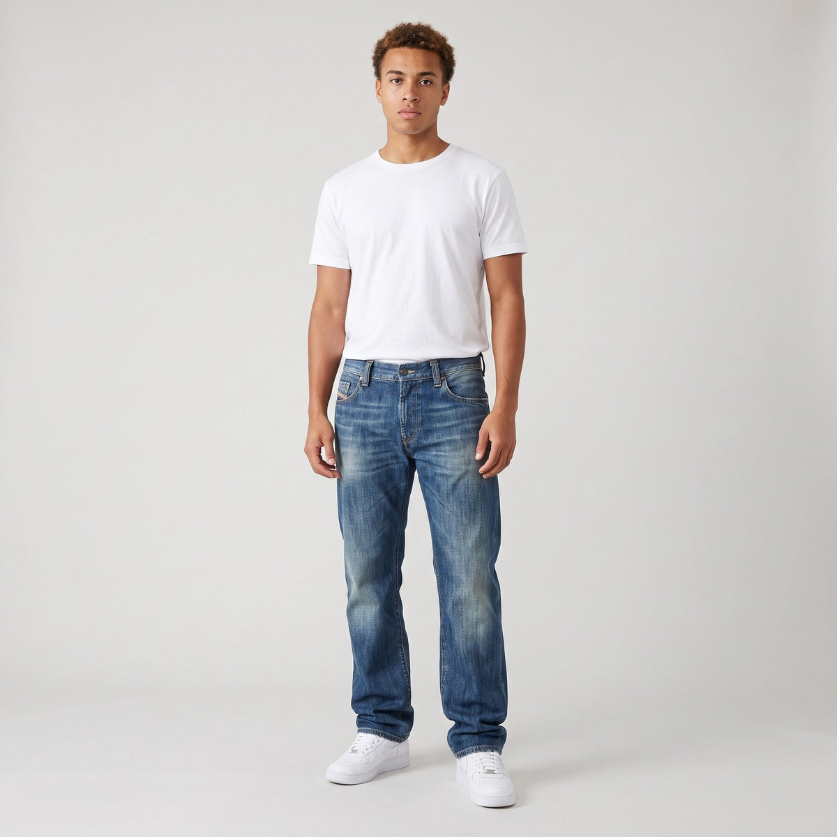 KI-Ansicht: Vintage Diesel Jeans (W34 L34) getragen (KI-Visualisierung, Zustand siehe echte Fotos)