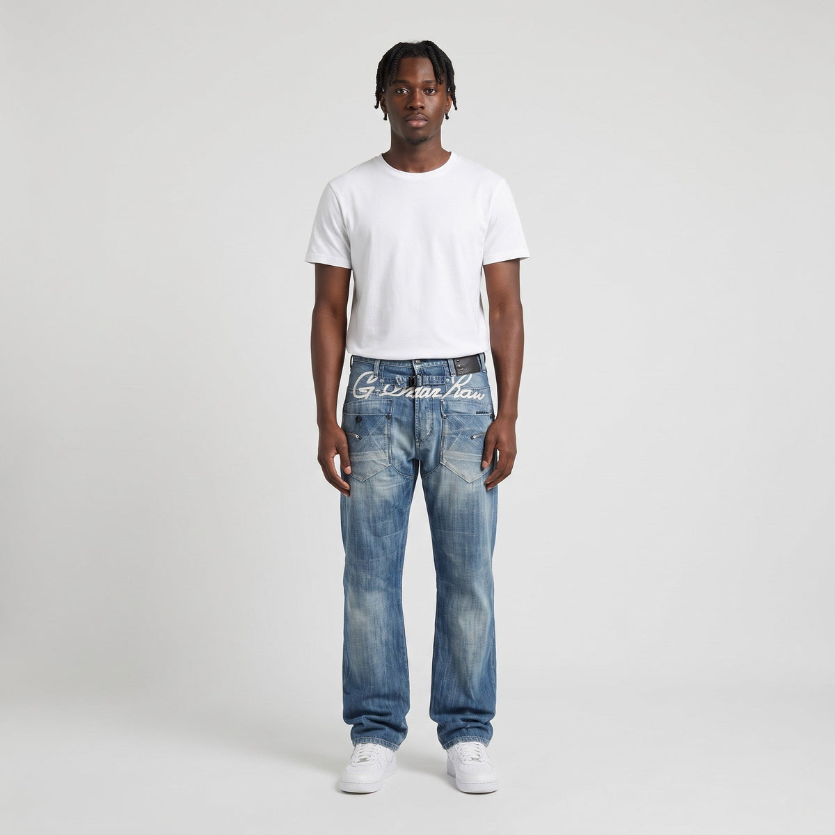KI-Ansicht: Vintage G-Star Jeans (W33 L29) getragen (KI-Visualisierung, Zustand siehe echte Fotos)