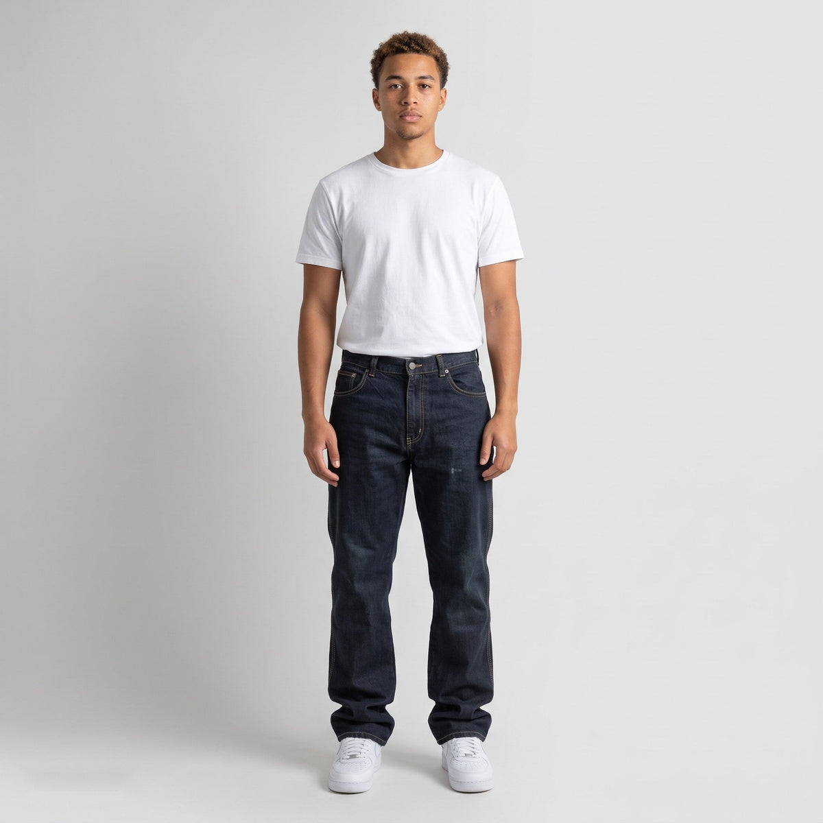 KI-Ansicht: Vintage ? Marke prüfen Jeans (W30 L30) getragen (KI-Visualisierung, Zustand siehe echte Fotos)