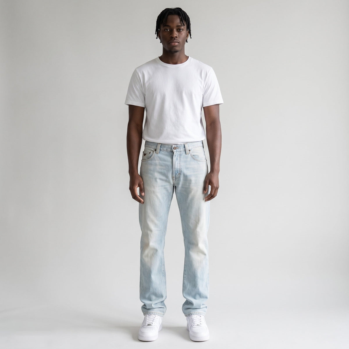 KI-Ansicht: Vintage Armani Jeans (W32 L37) getragen (KI-Visualisierung, Zustand siehe echte Fotos)