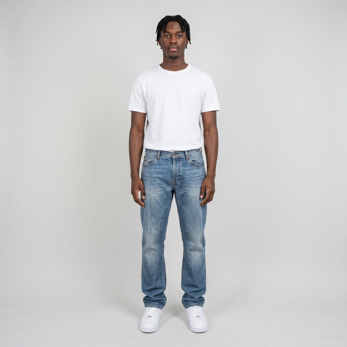 KI-Ansicht: Vintage Armani Jeans (W40 L32) getragen (KI-Visualisierung, Zustand siehe echte Fotos)