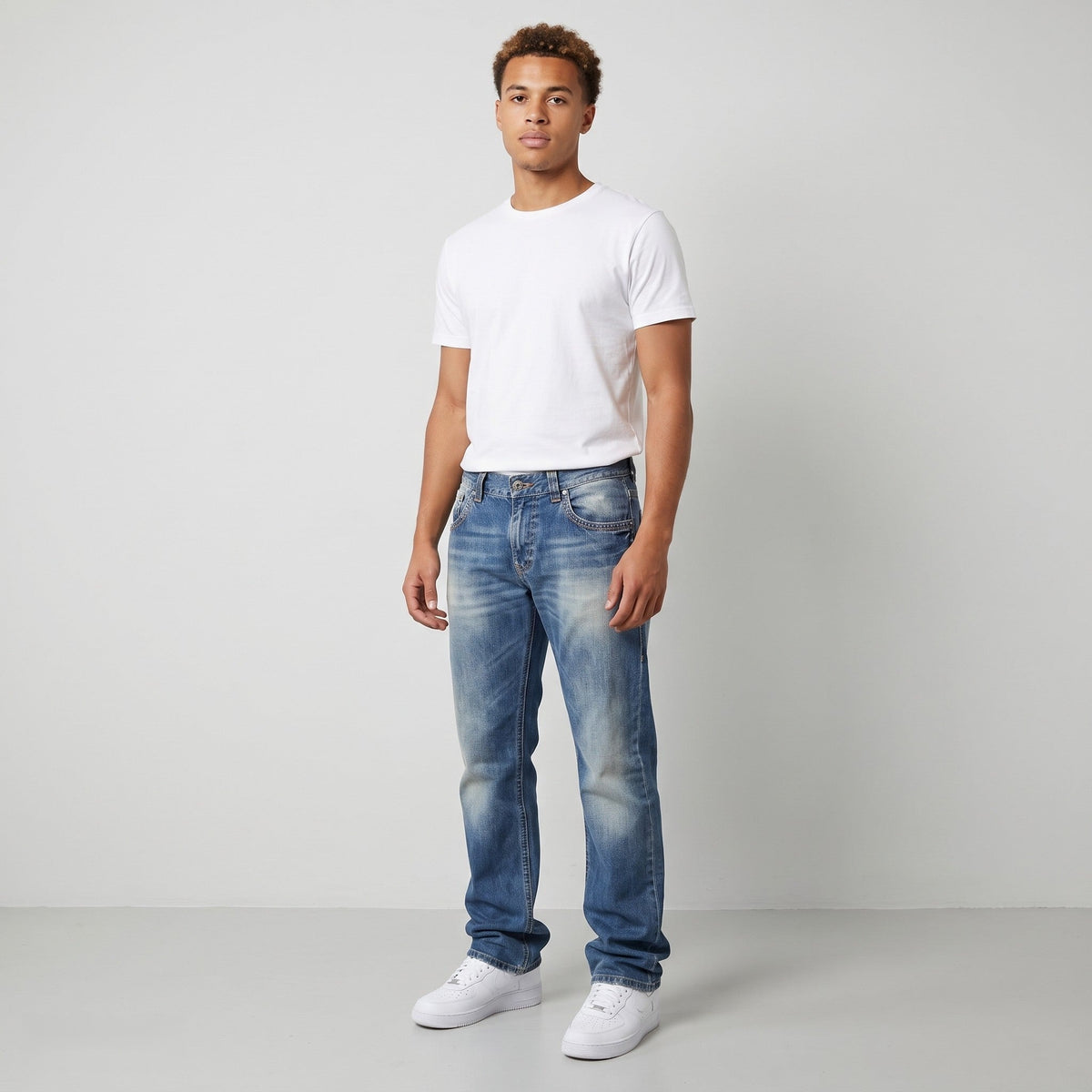 KI-Ansicht: Vintage D&G Jeans (W29 L33) getragen (KI-Visualisierung, Zustand siehe echte Fotos)