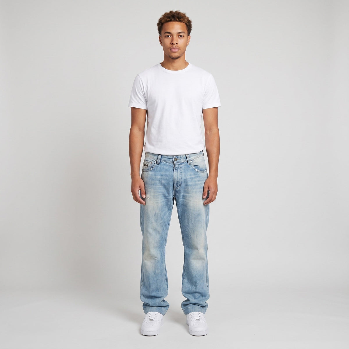 KI-Ansicht: Vintage D&G Jeans (W37 L33) getragen (KI-Visualisierung, Zustand siehe echte Fotos)