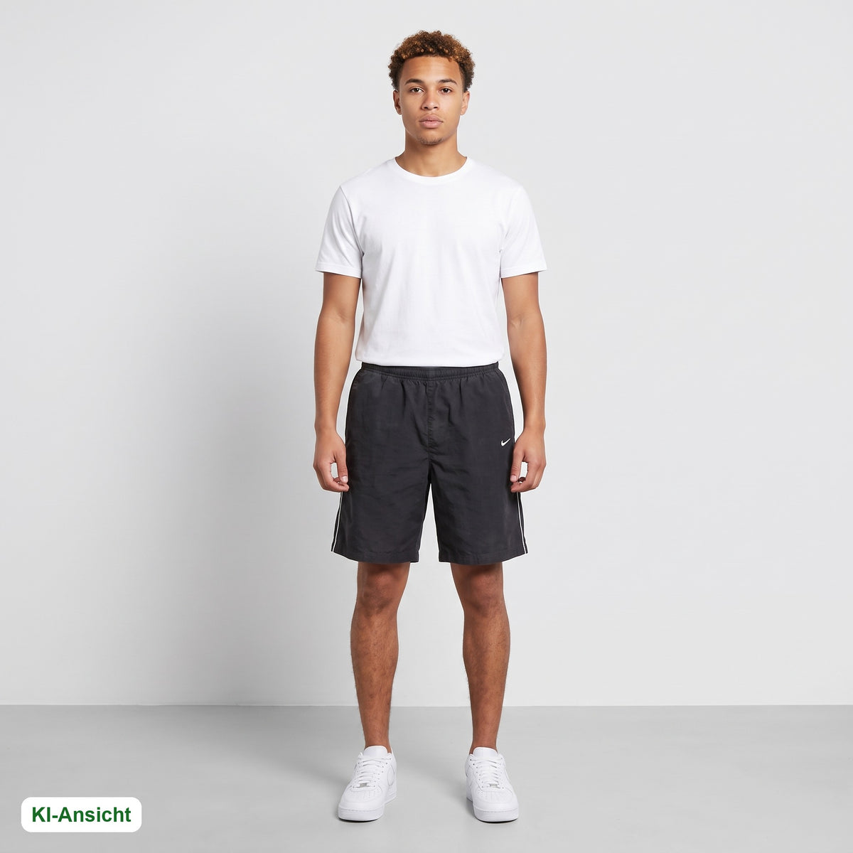 KI-Ansicht: Vintage Nike Shorts (XL) getragen (KI-Visualisierung, Zustand siehe echte Fotos)
