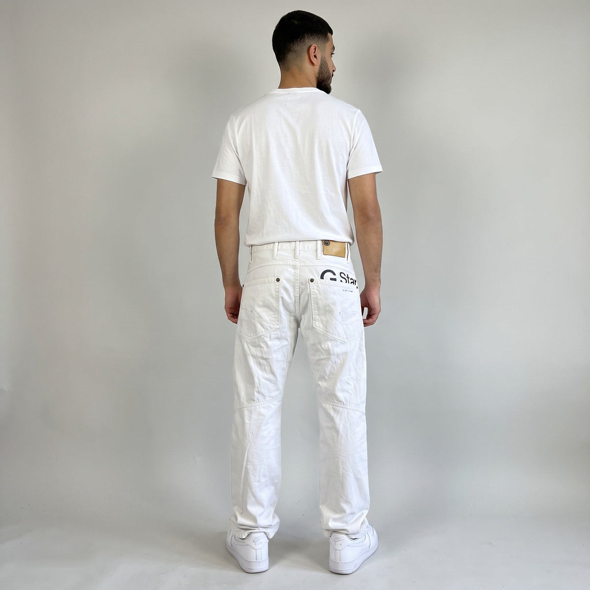 KI-Ansicht: Vintage G-Star Jeans (W26 L32) getragen (KI-Visualisierung, Zustand siehe echte Fotos)