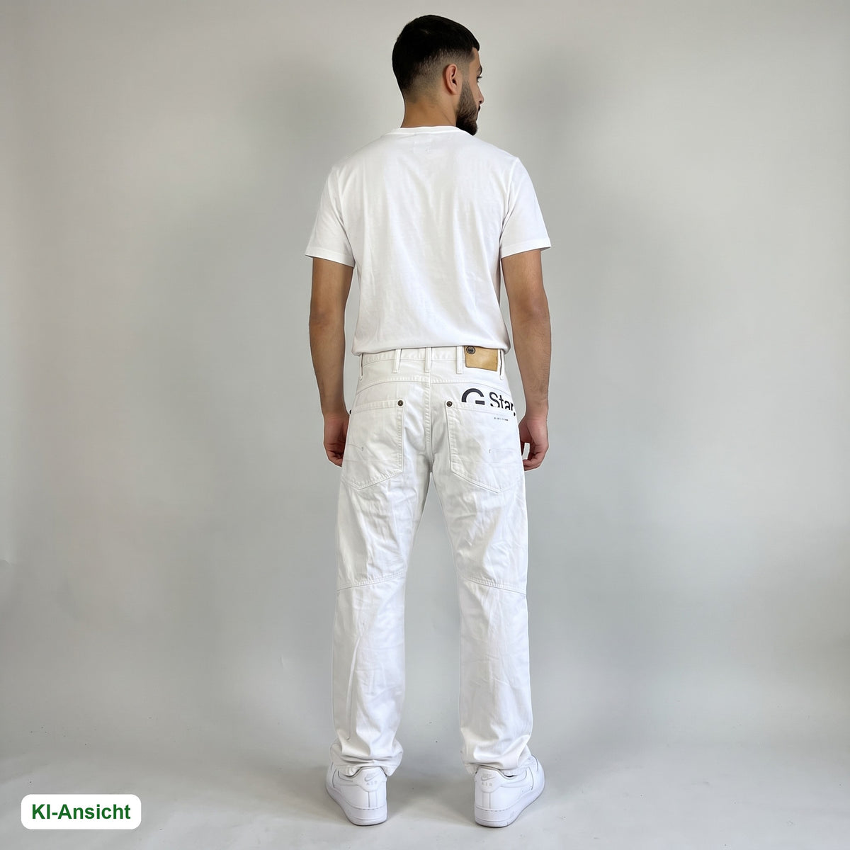 KI-Ansicht: Vintage G-Star Jeans (W26 L32) getragen (KI-Visualisierung, Zustand siehe echte Fotos)