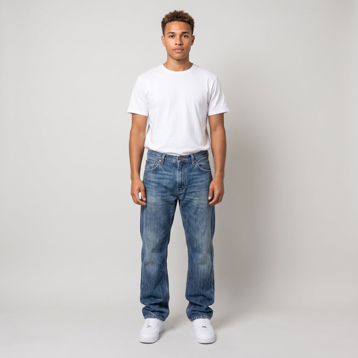KI-Ansicht: Vintage Carhartt Jeans (W30 L33) getragen (KI-Visualisierung, Zustand siehe echte Fotos)